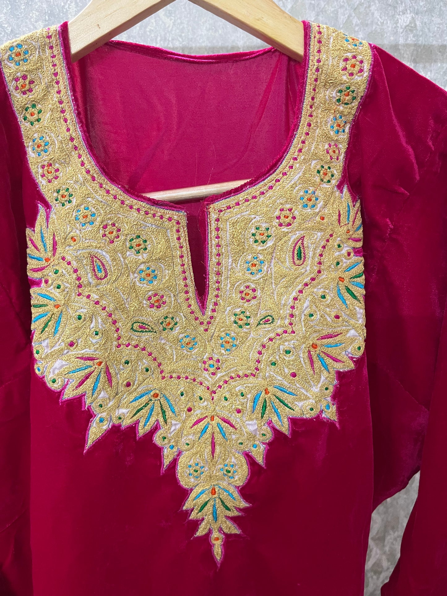 Magenta Shabab Tilla Pheran Brown White