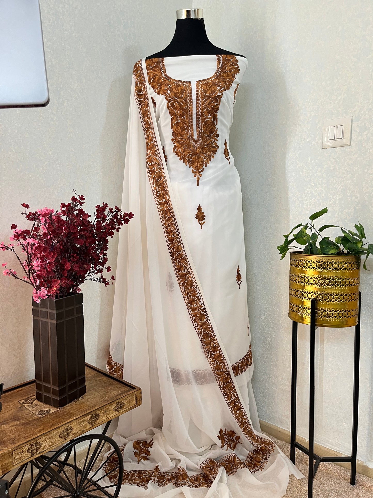 Off white  Georgette 3pc Kashmiri Suit
