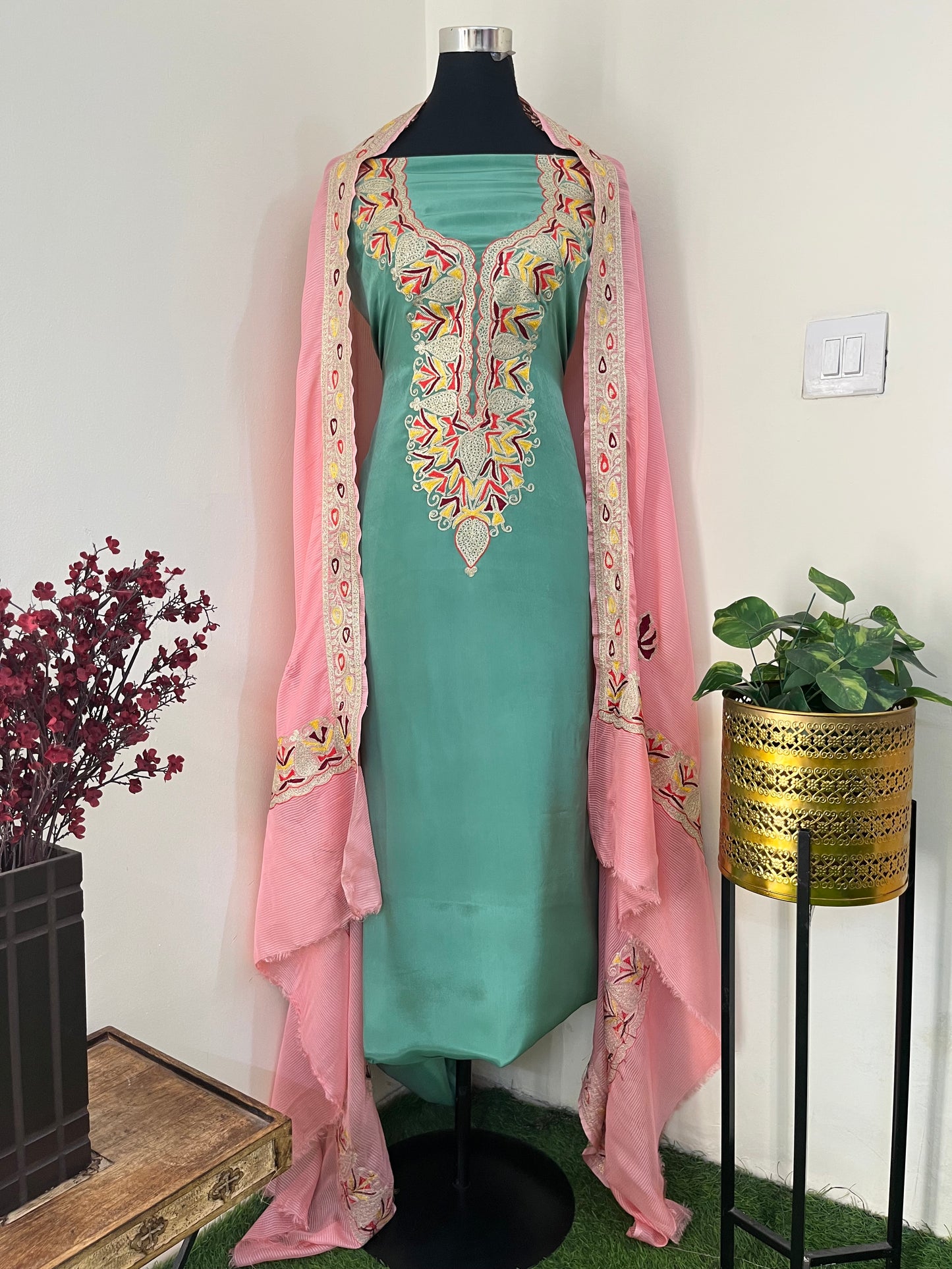 Kalaa’ Green Crape Kashmiri Suit