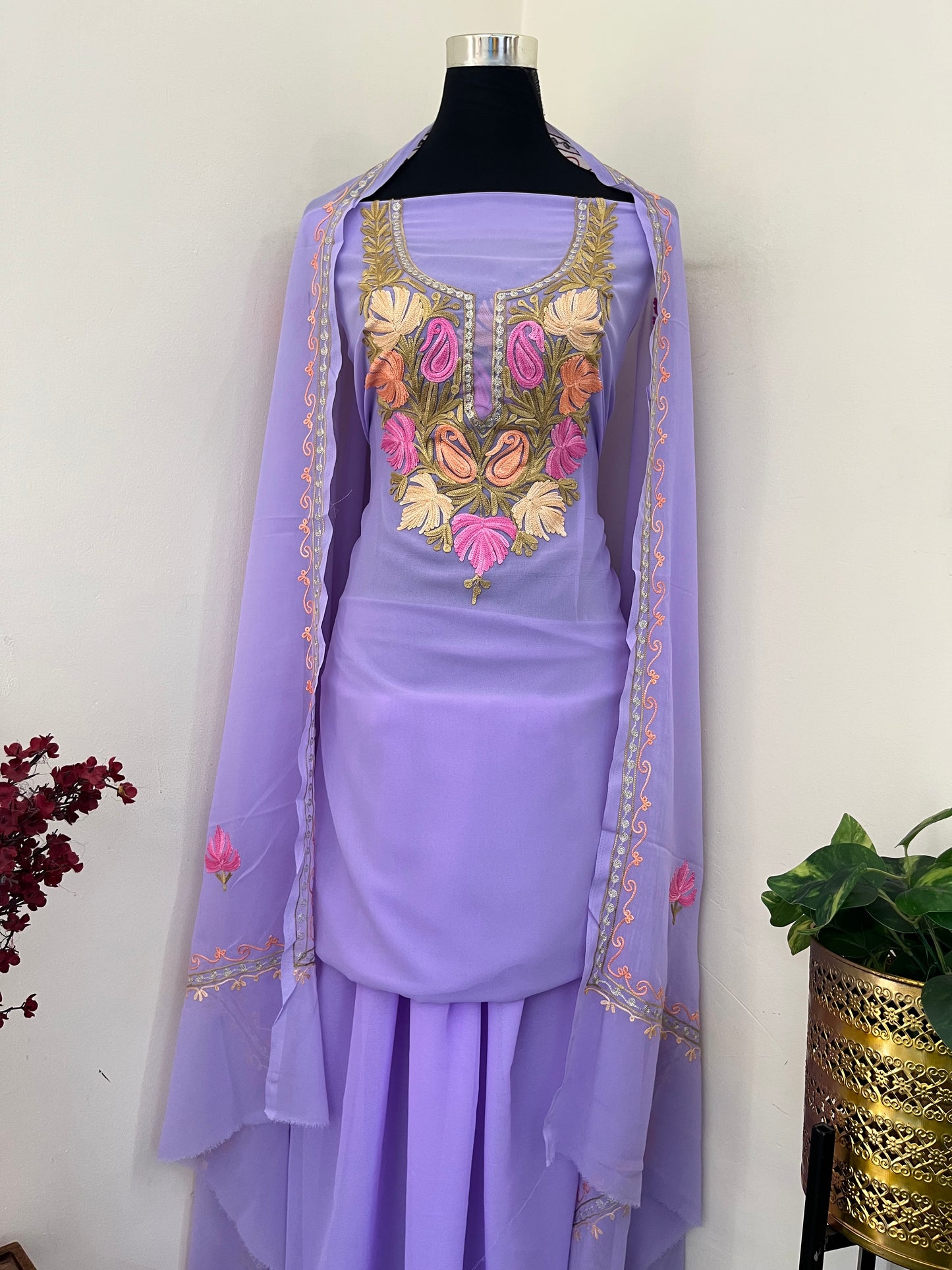 Lavender Georgette 3 Pc Aari Embroidered Suit Setll