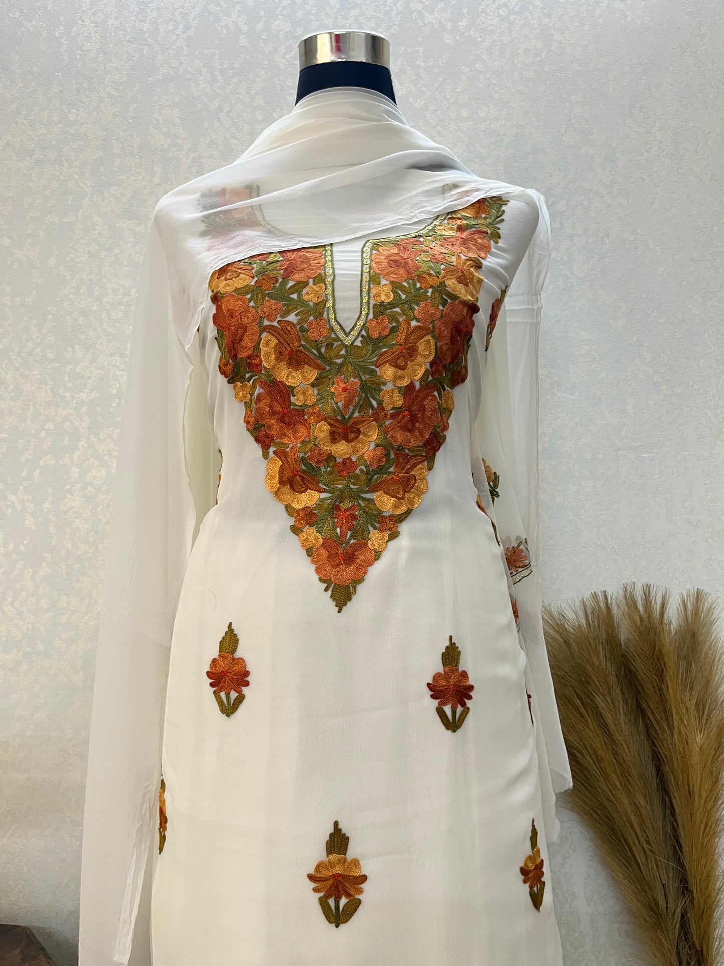 Off White Georgette 3 Pc Kashmiri Suit