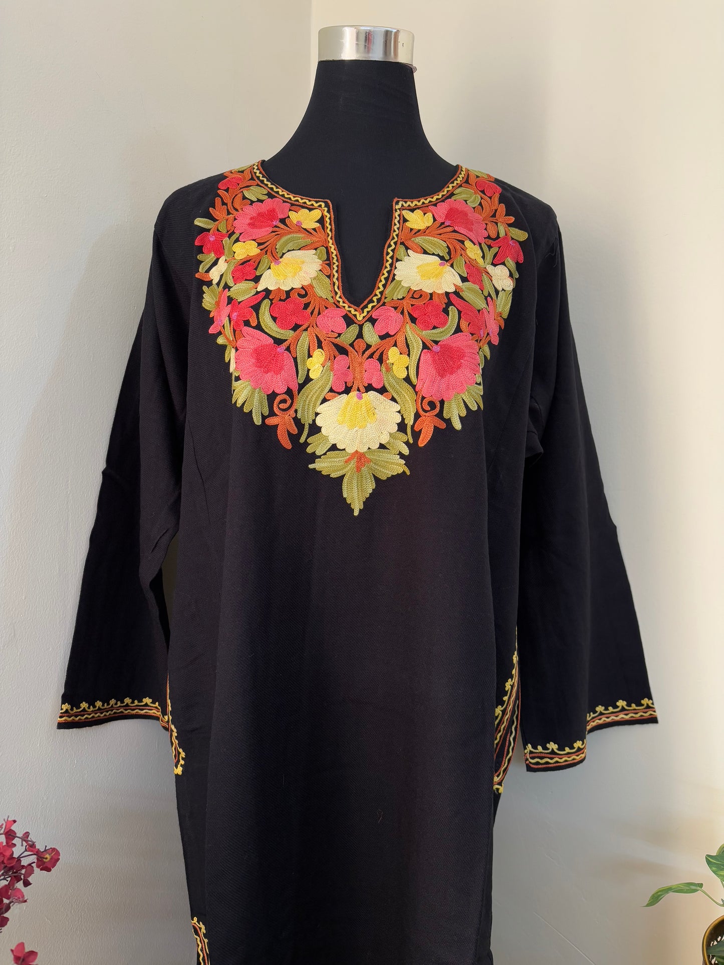 Black Aari Embroidered Wool Pheran