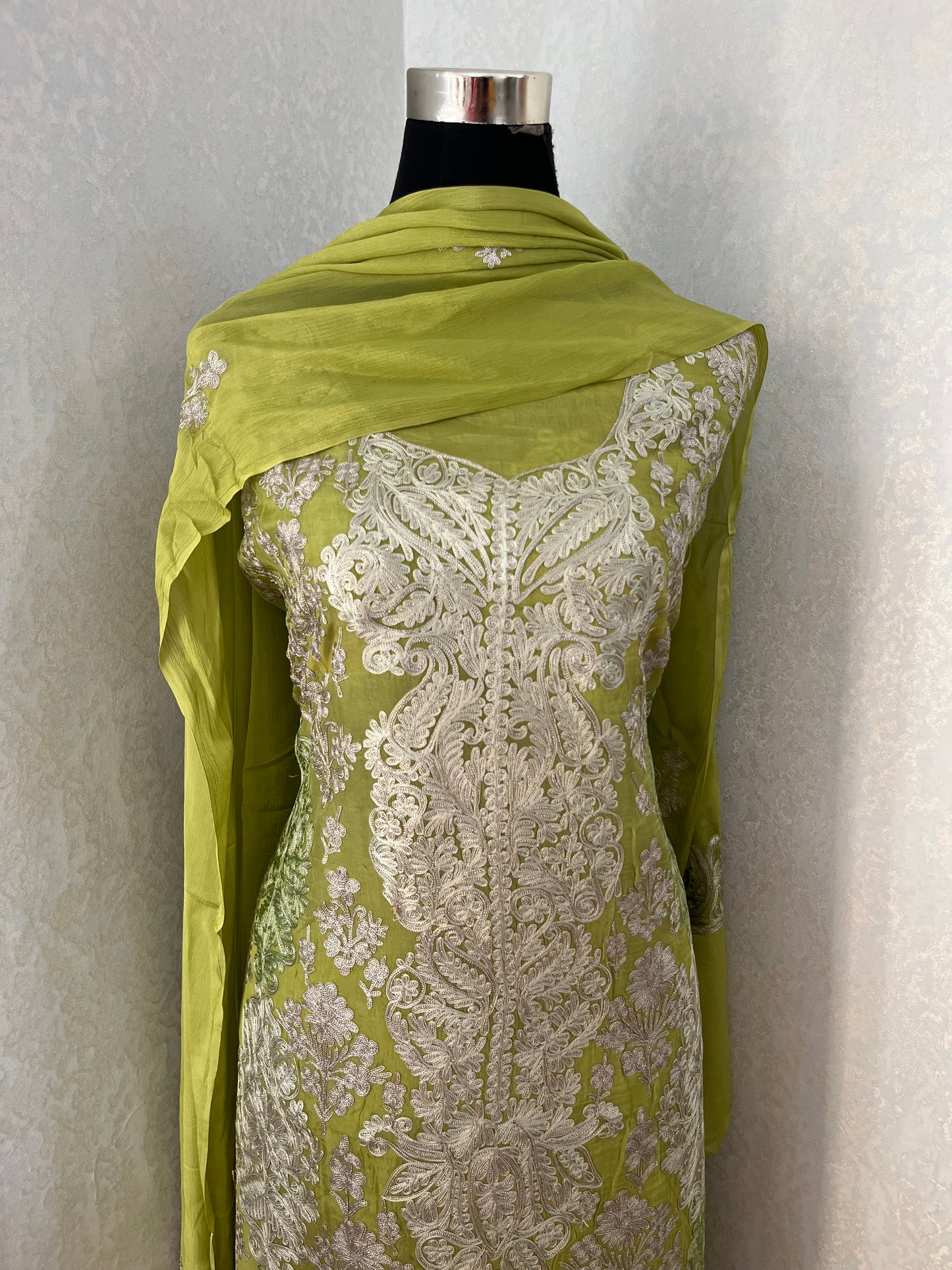 Green Pure Soft Organza 3 Pc Heavy Kashmiri Suit