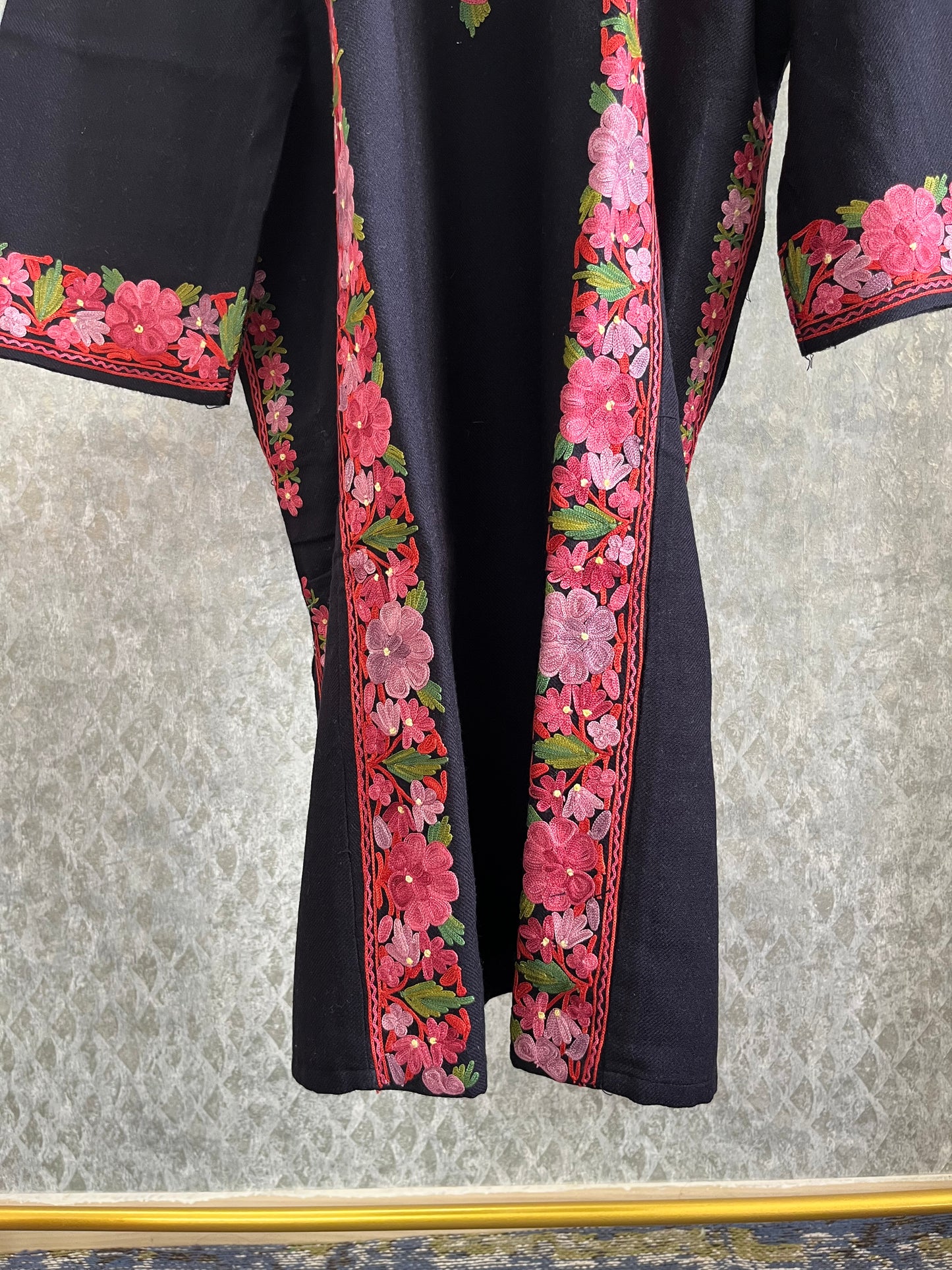 Black Aari Embroidered Wool Pheran