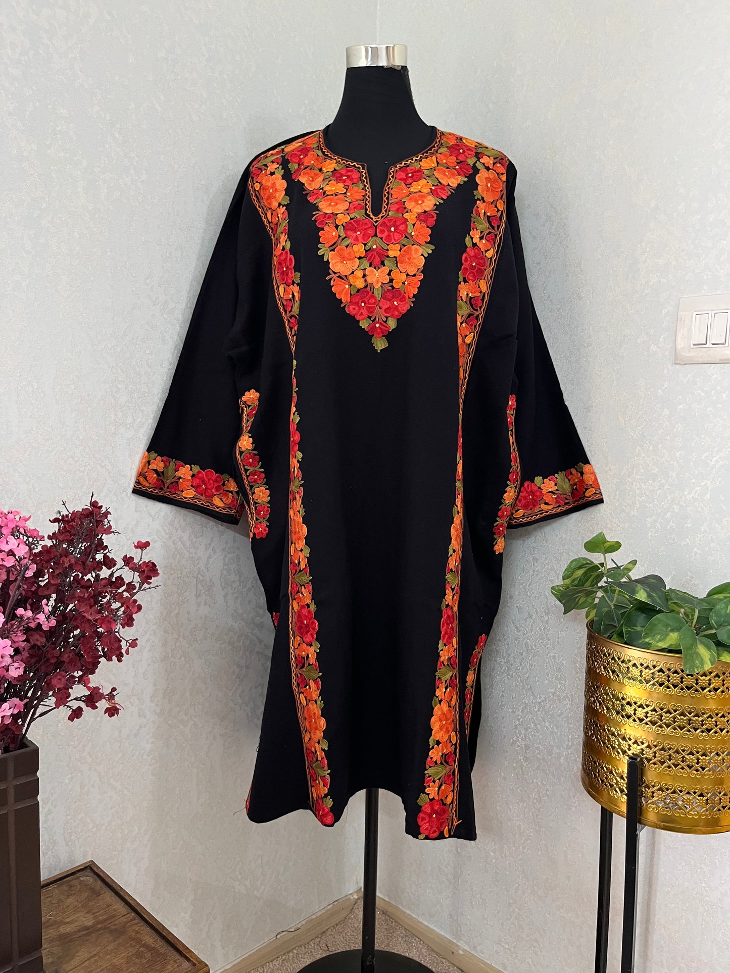 Black Aari Embroidered Wool Pheran