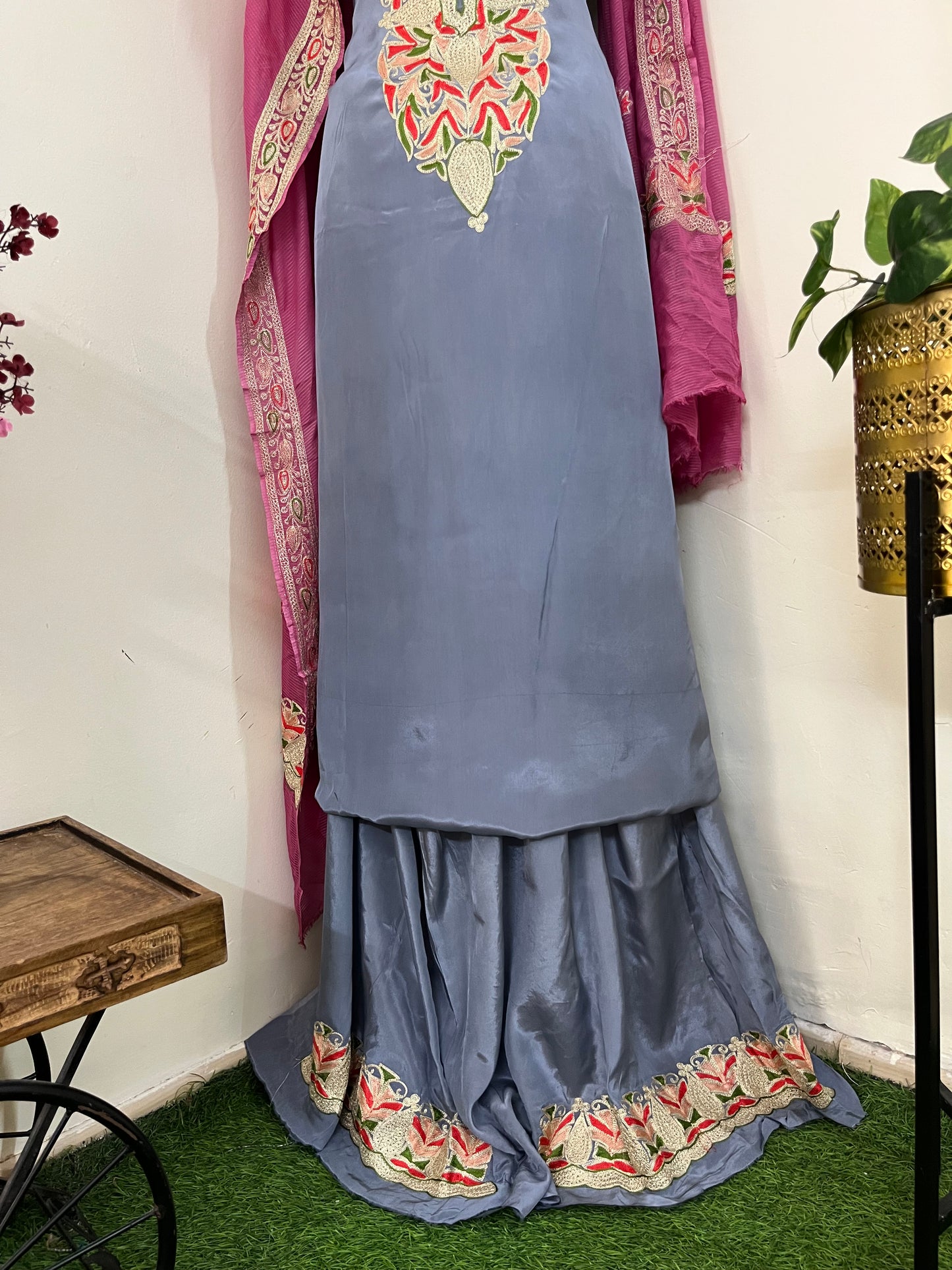 Kalaa’ English Grey Crape Kashmiri Suit