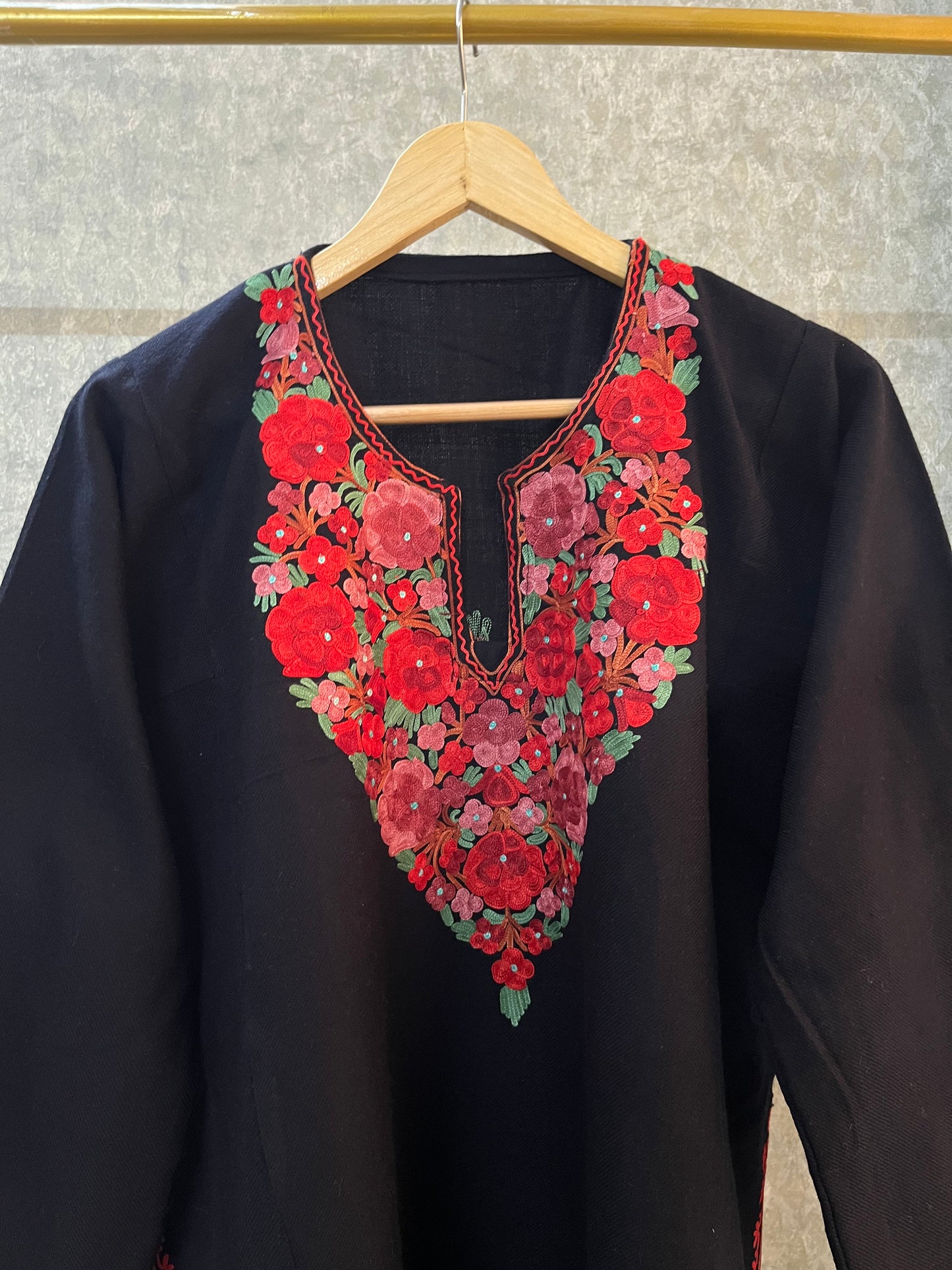 Black Aari Embroidered Wool Pheran