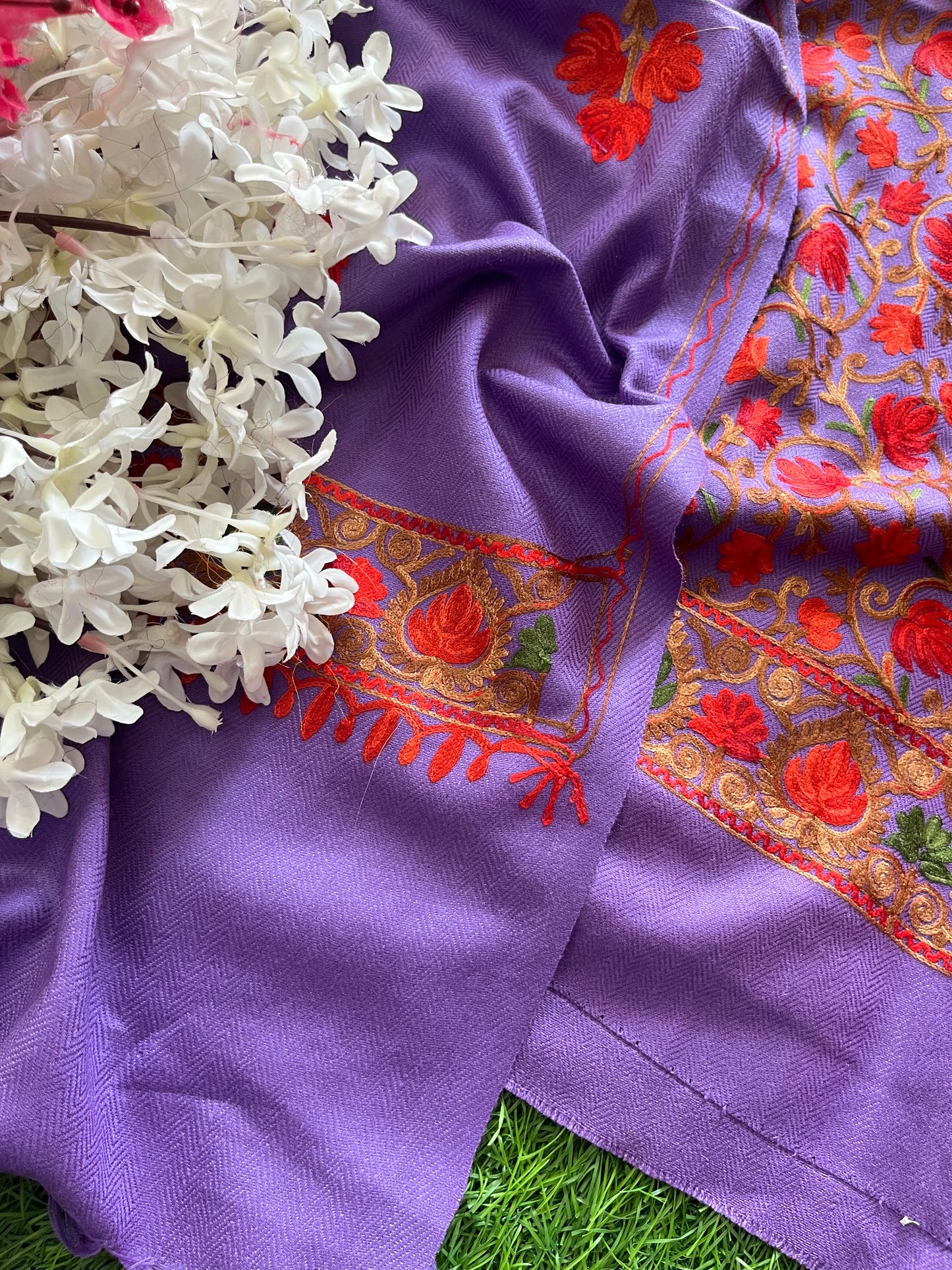 Lavender Chinar Woollen Aari Embroidered 3pc Suit Stole