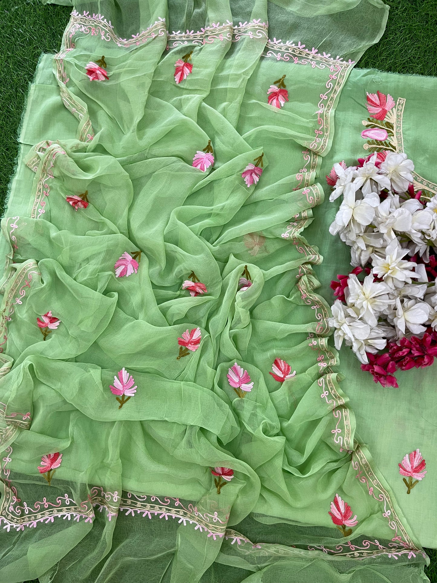 Pastel Green Muslin Cotton Jaal Sleeves Kashmiri 3pc Suit