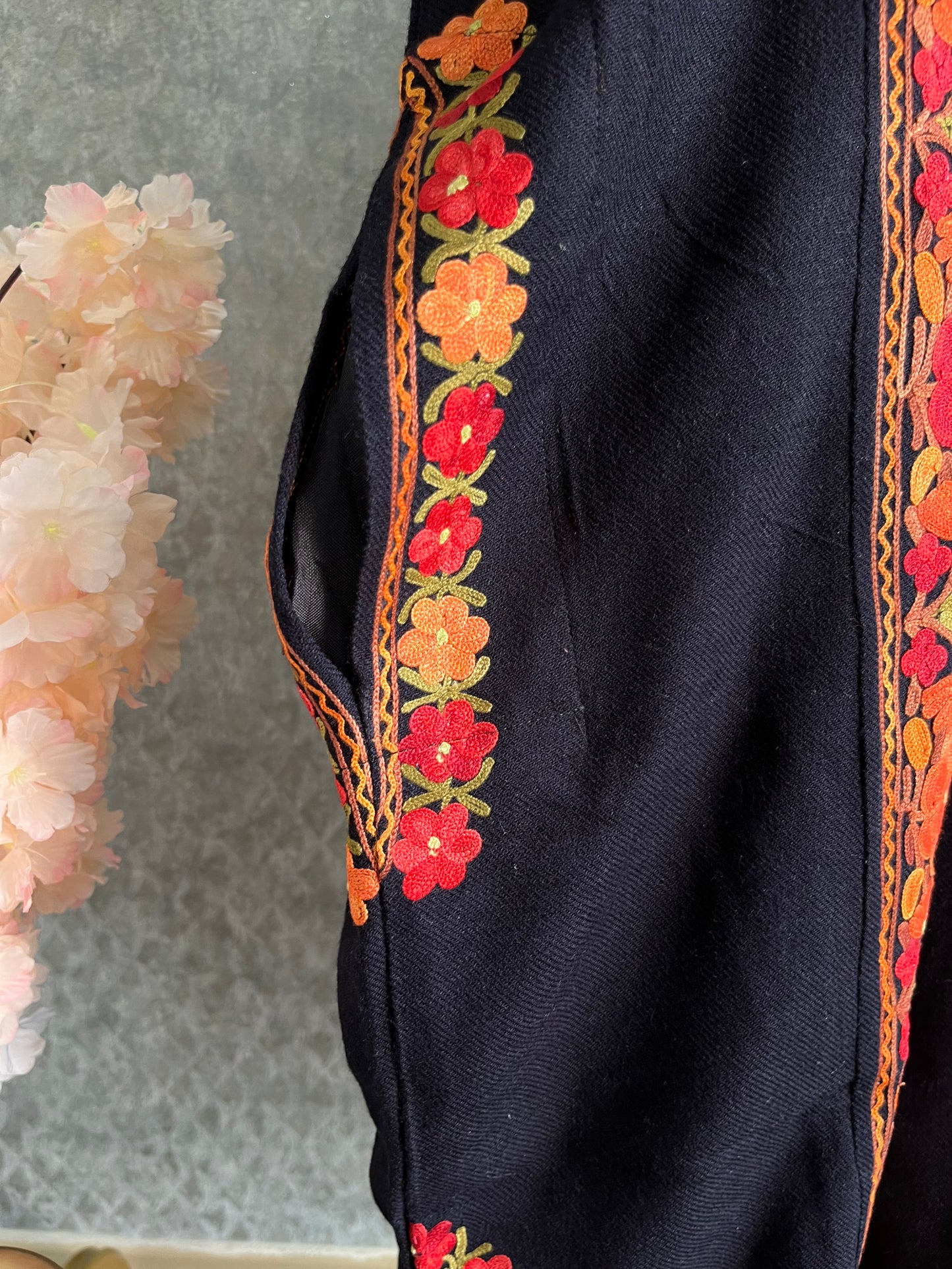 Black Aari Embroidered Wool Pheran