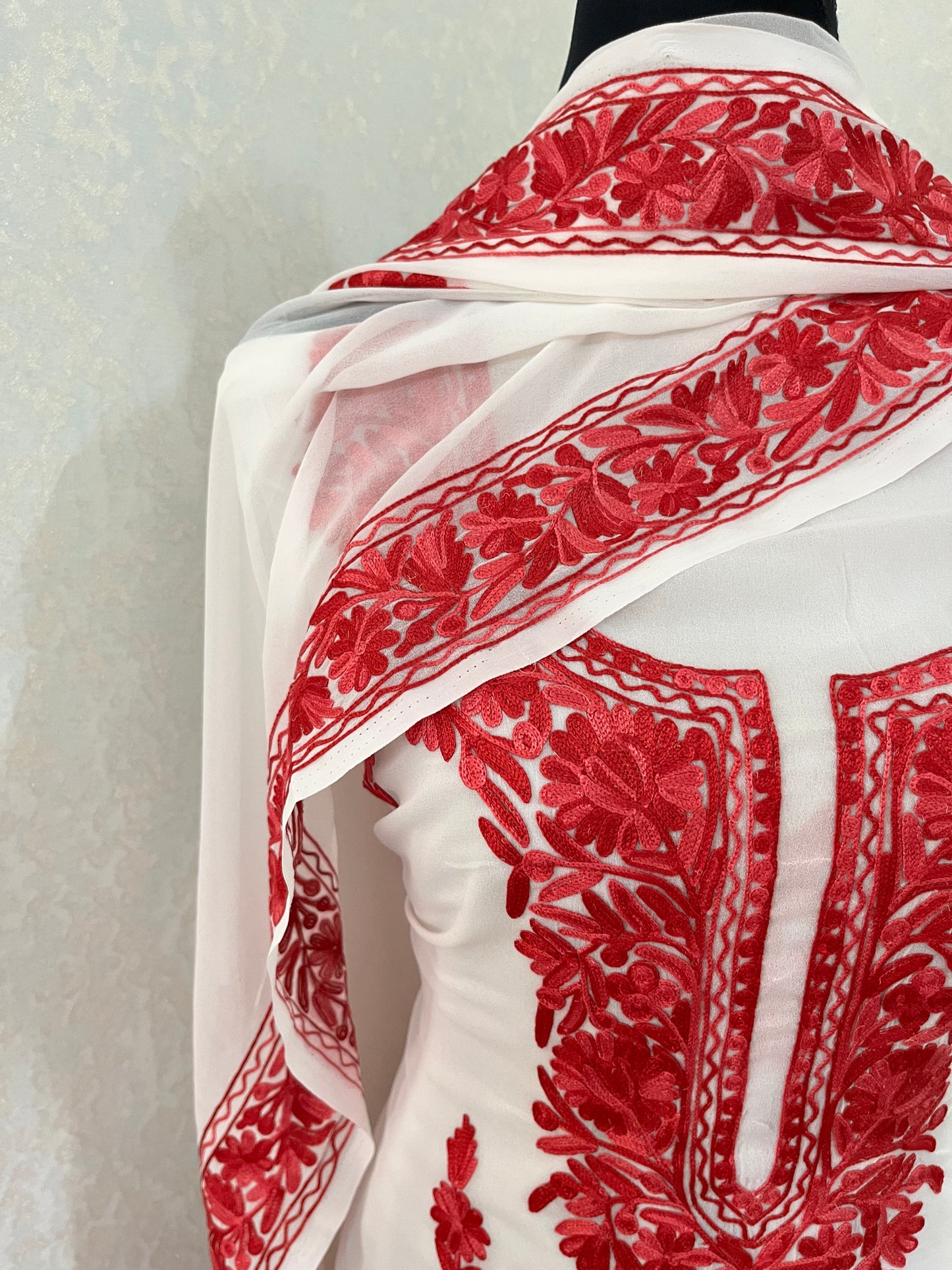 Off white  Georgette 3pc Kashmiri Suit