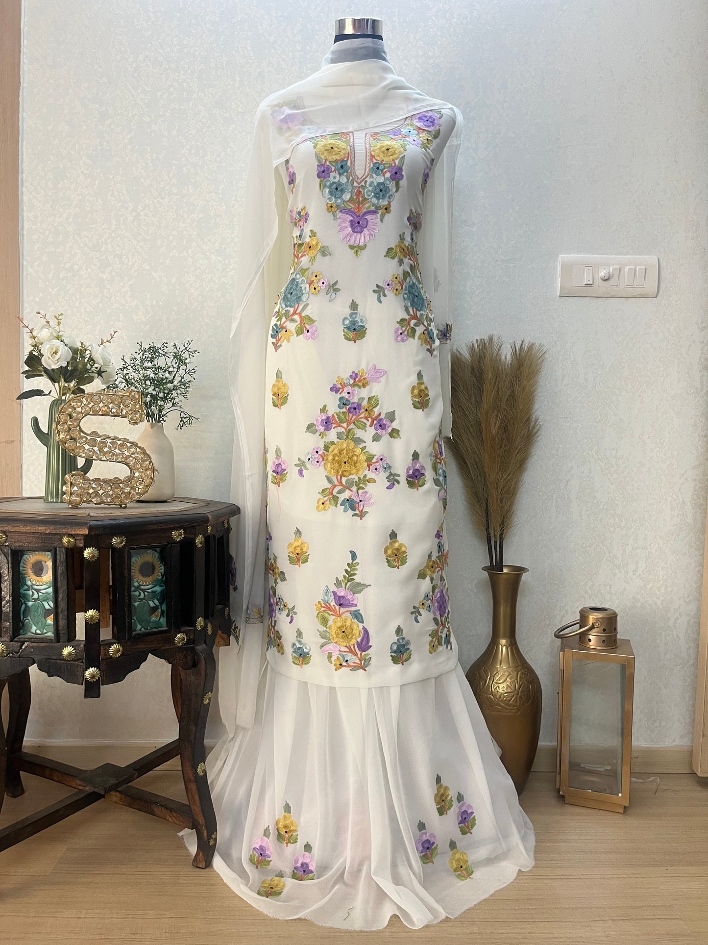 Off White Georgette 3 Pc Kashmiri Suit