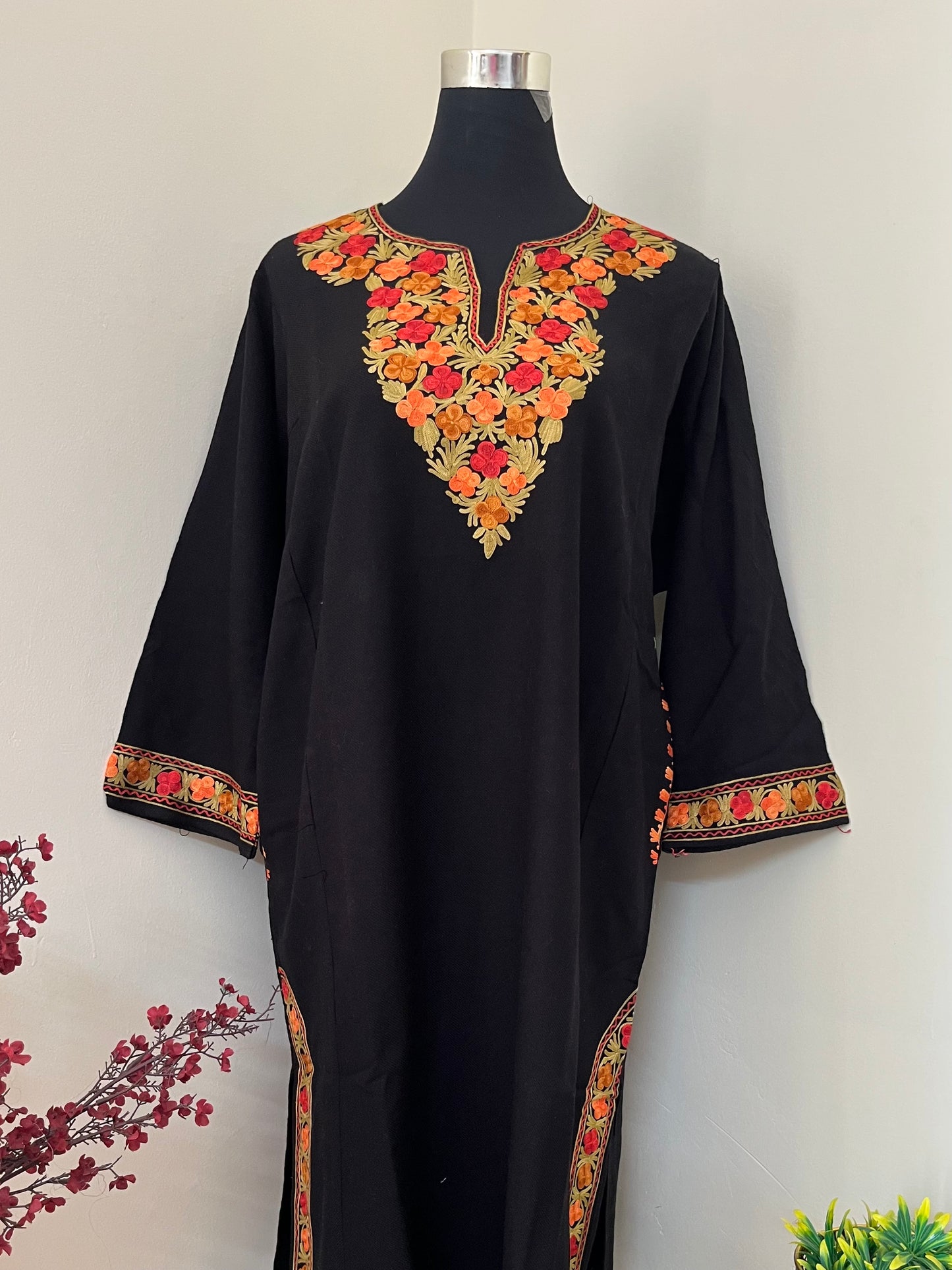 Black Aari Embroidered Wool Pheran