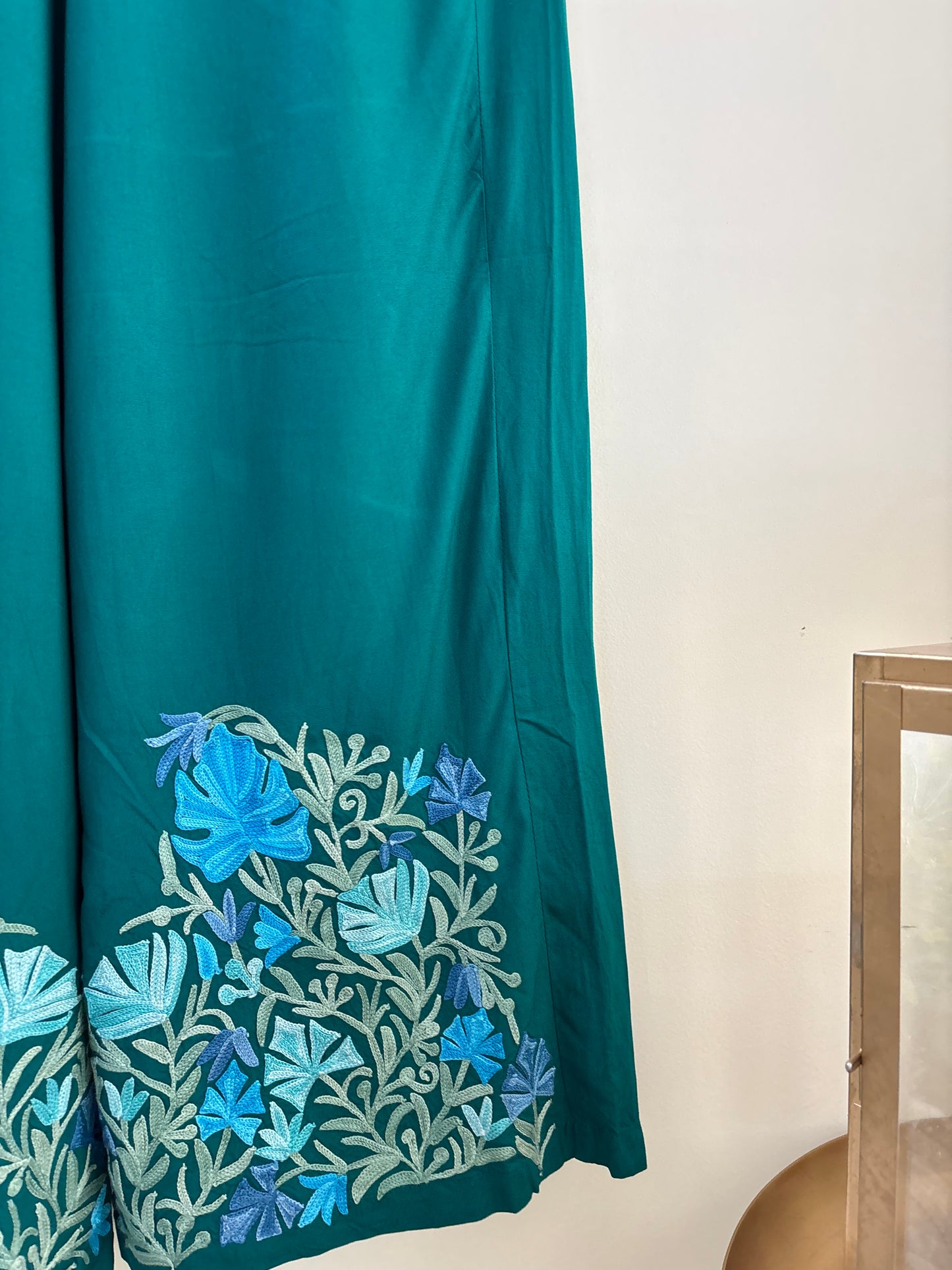 Women Green Wide Leg Aari Embroidered Palazzos ‘M’