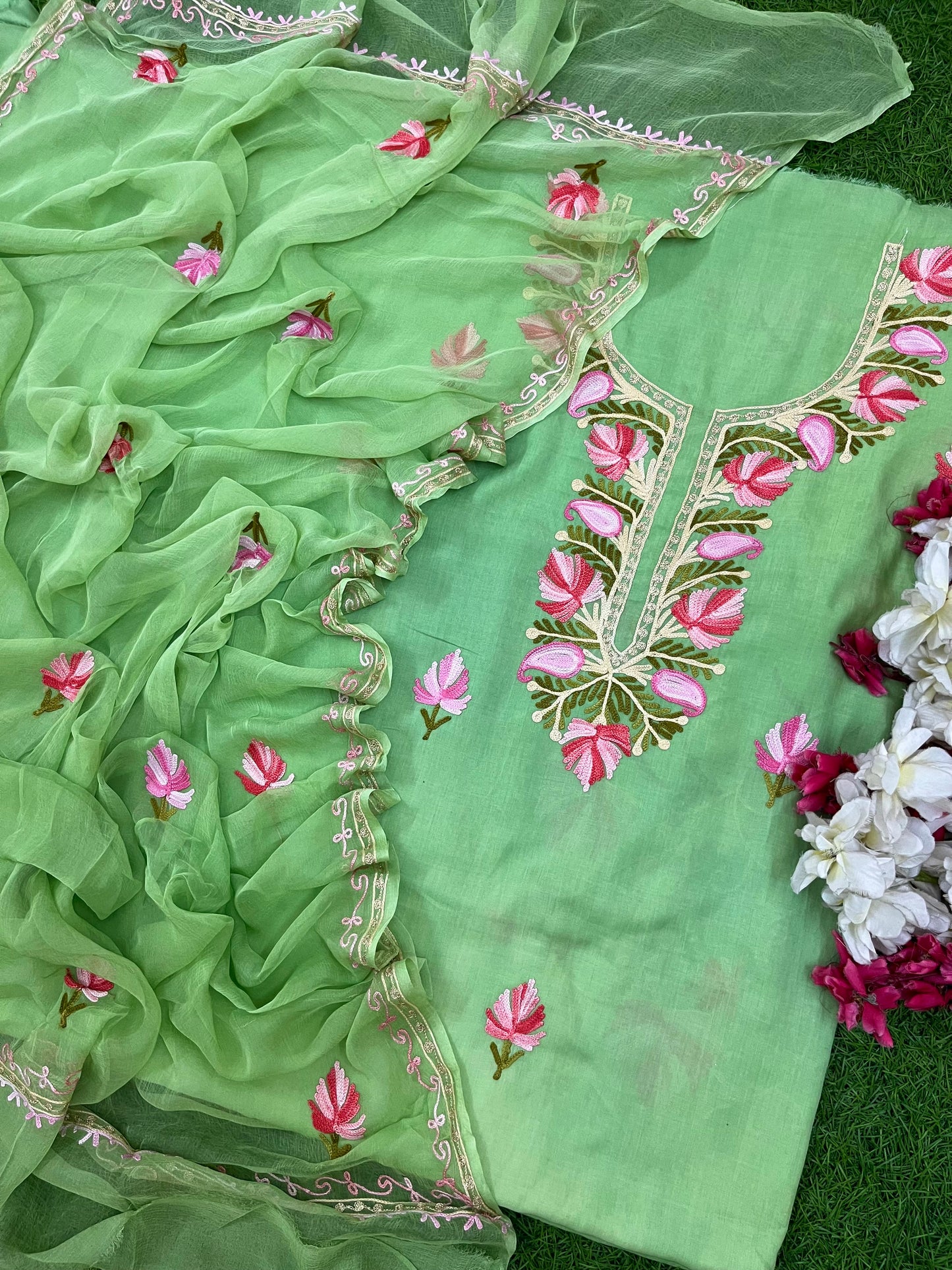Pastel Green Muslin Cotton Jaal Sleeves Kashmiri 3pc Suit