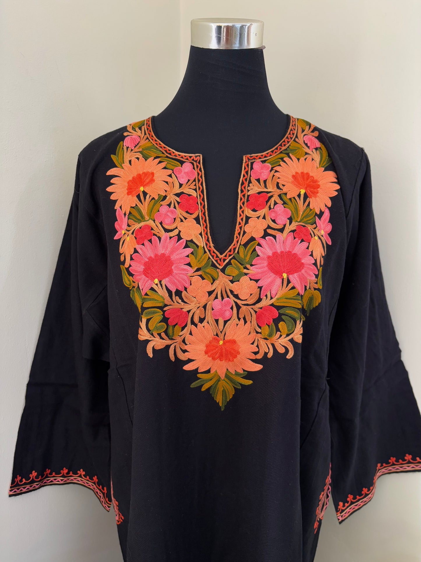 Black Aari Embroidered Wool Pheran