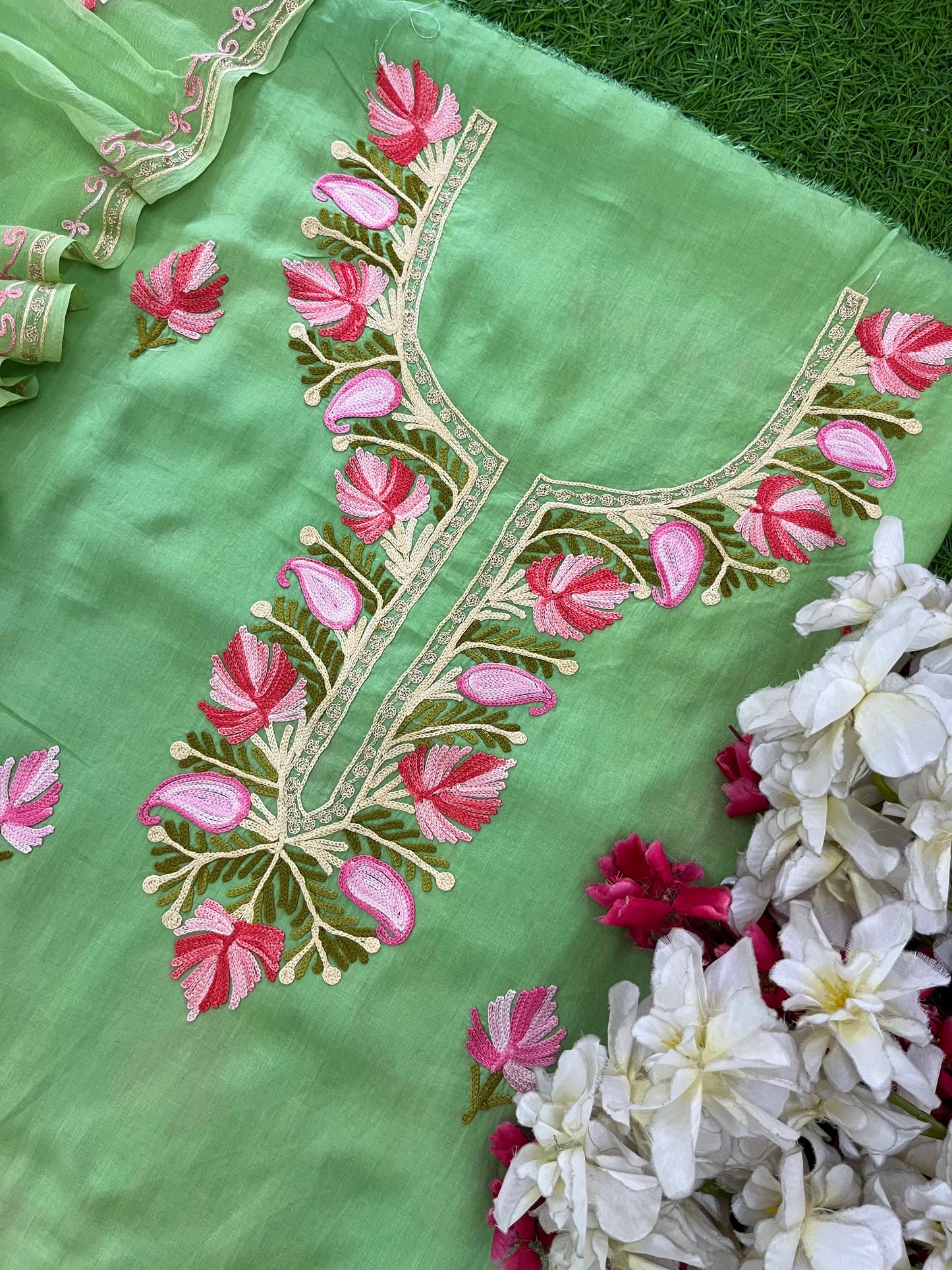Pastel Green Muslin Cotton Jaal Sleeves Kashmiri 3pc Suit
