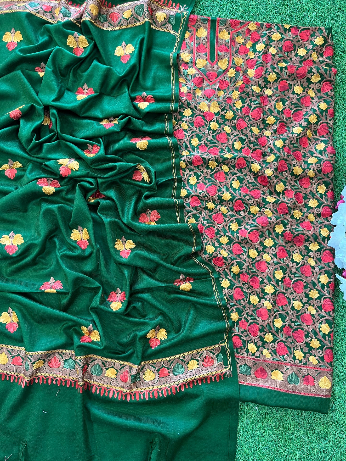 Henna Green Chinar Woollen Aari Embroidered 3pc Suit Stole