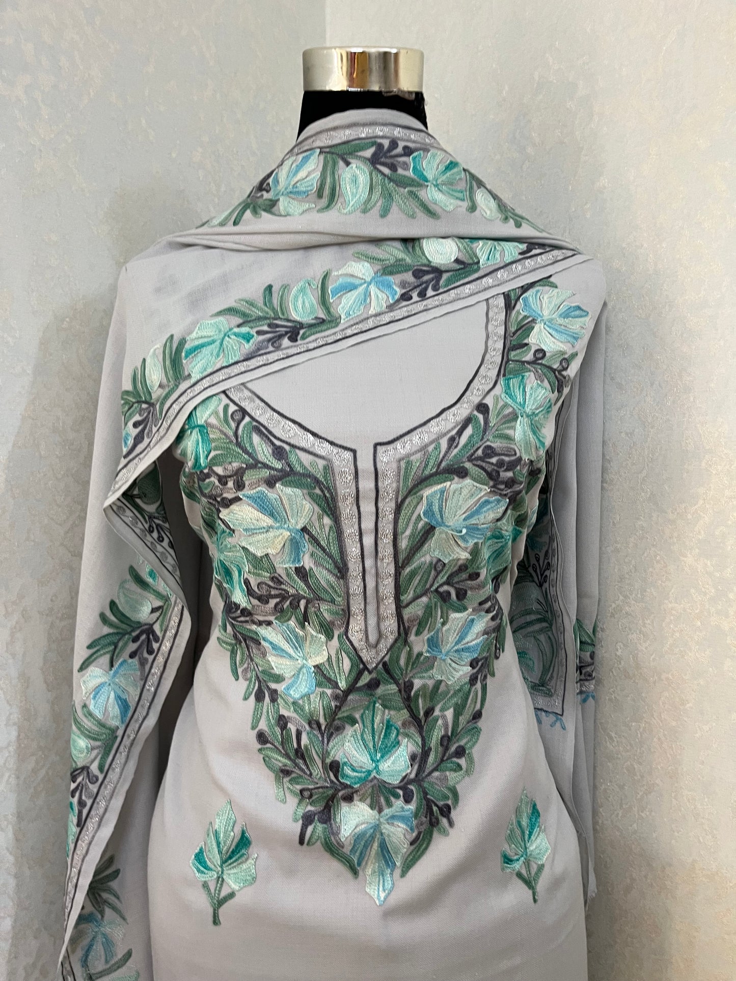 Ice Grey Pure Wool Aari Embroidered 3pc Suit Stole
