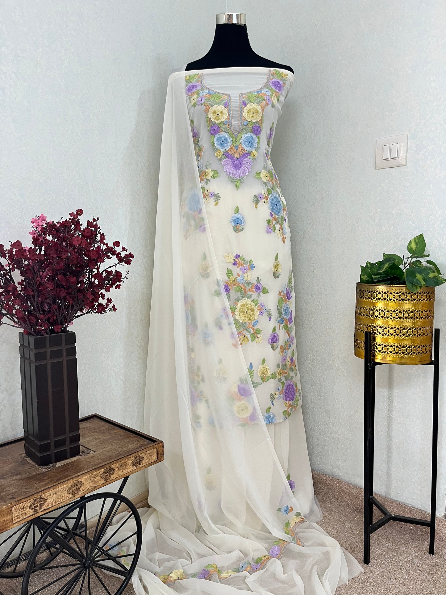 Off White Georgette 3 Pc Kashmiri Suit