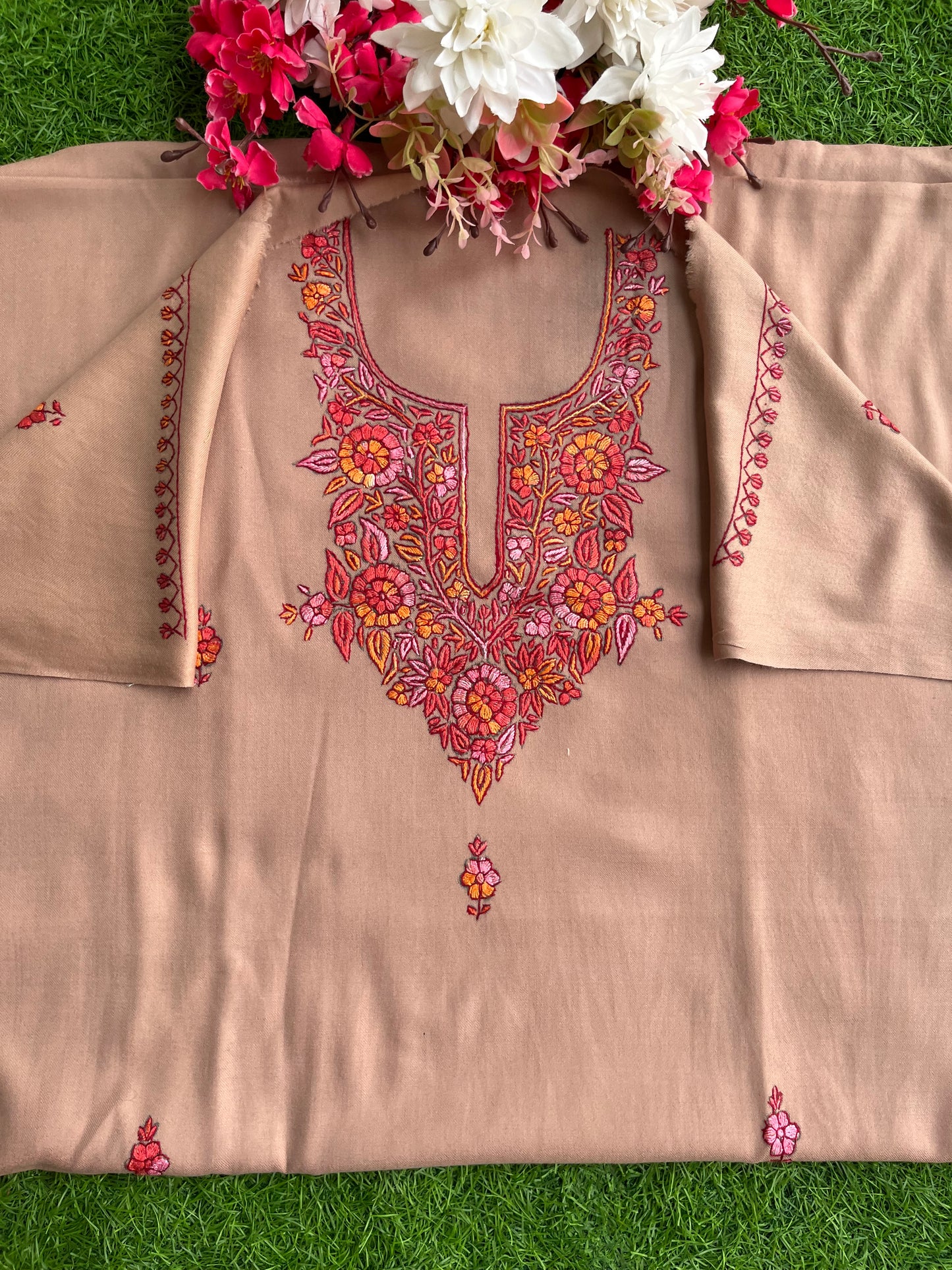 Beige Fine Wool Sozni Embroidered 3pc Suit Stole