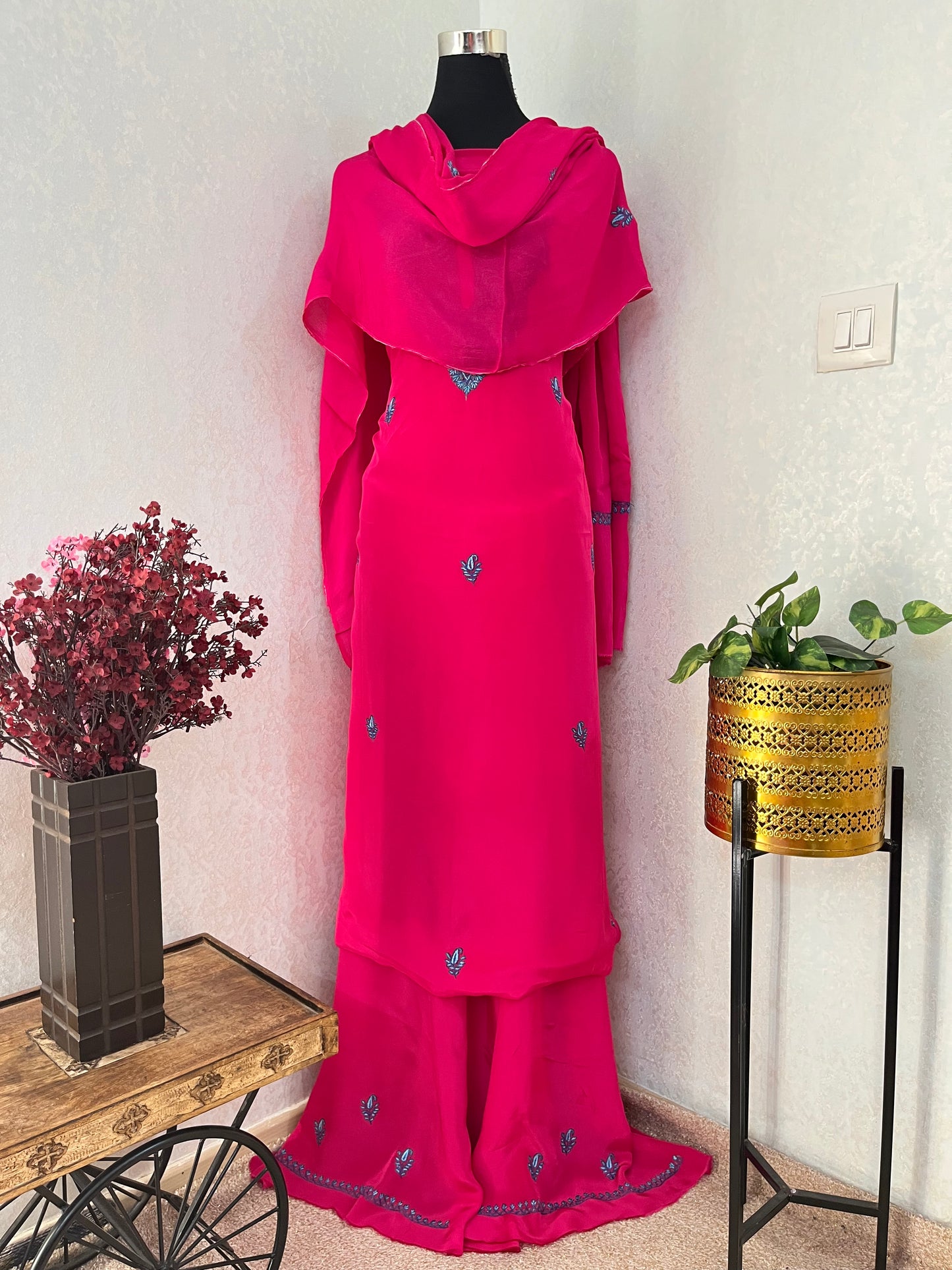 Hot Pink Kalaa’ Crape Sozni Kashmiri Suit