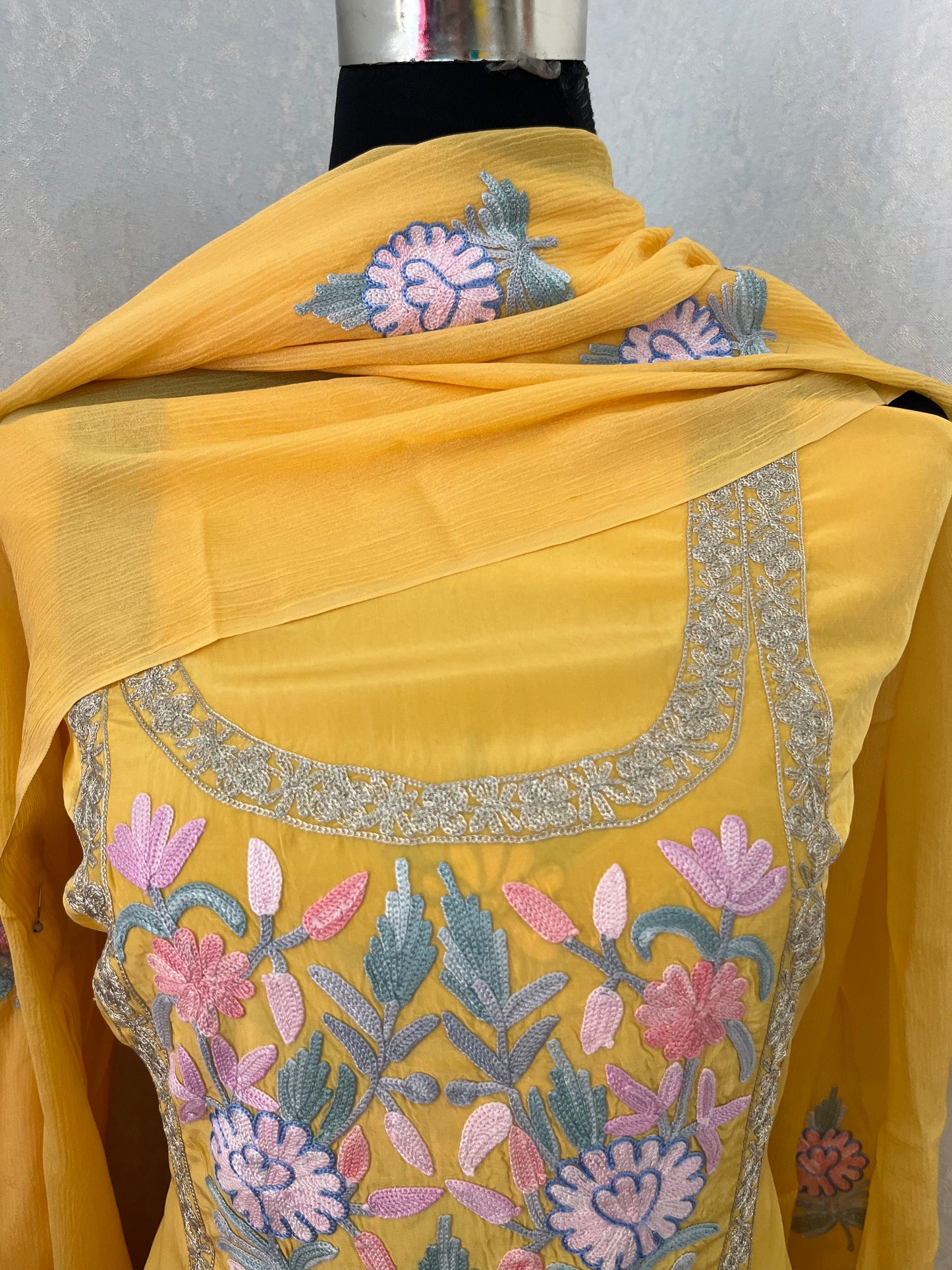 Yellow Kalaa’ Crape Kashmiri Suit