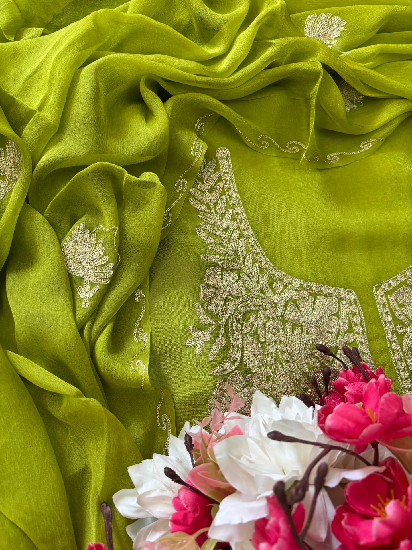 Sanam’ Lawn Green Silk Tilla Kashmiri Suit