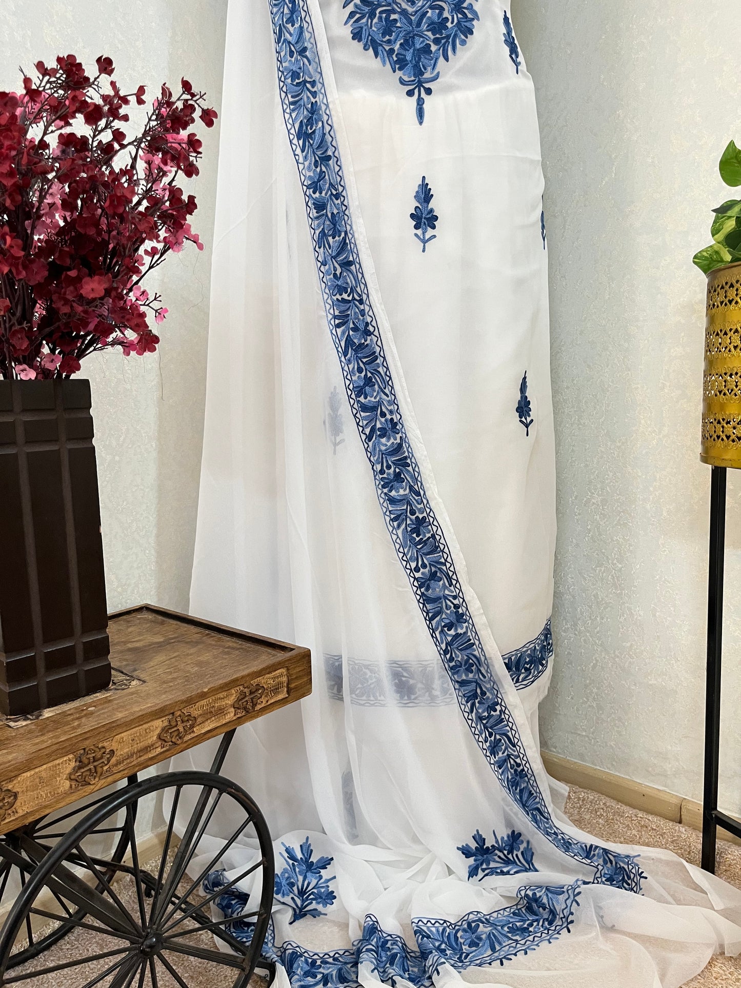 Off white  Georgette 3pc Kashmiri Suit