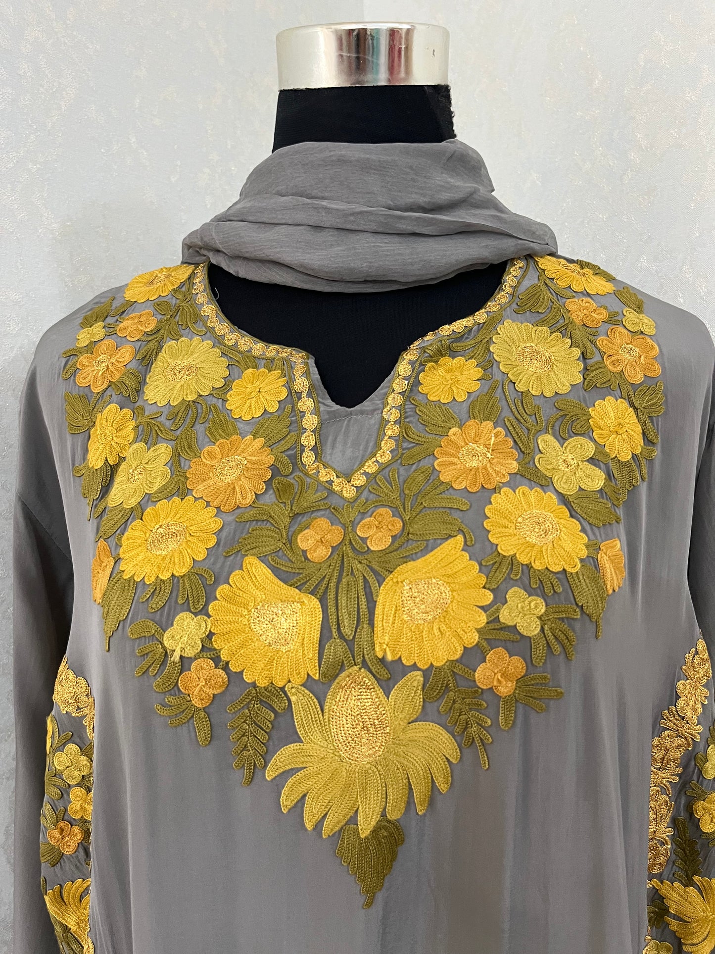 Grey Stitched Crape Pheran Set with dupatta (44)