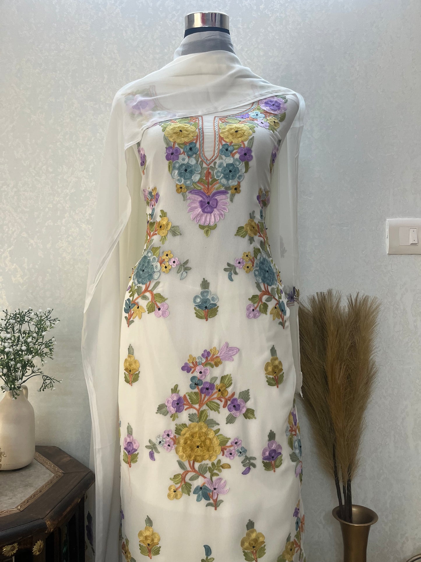 Off White Georgette 3 Pc Kashmiri Suit