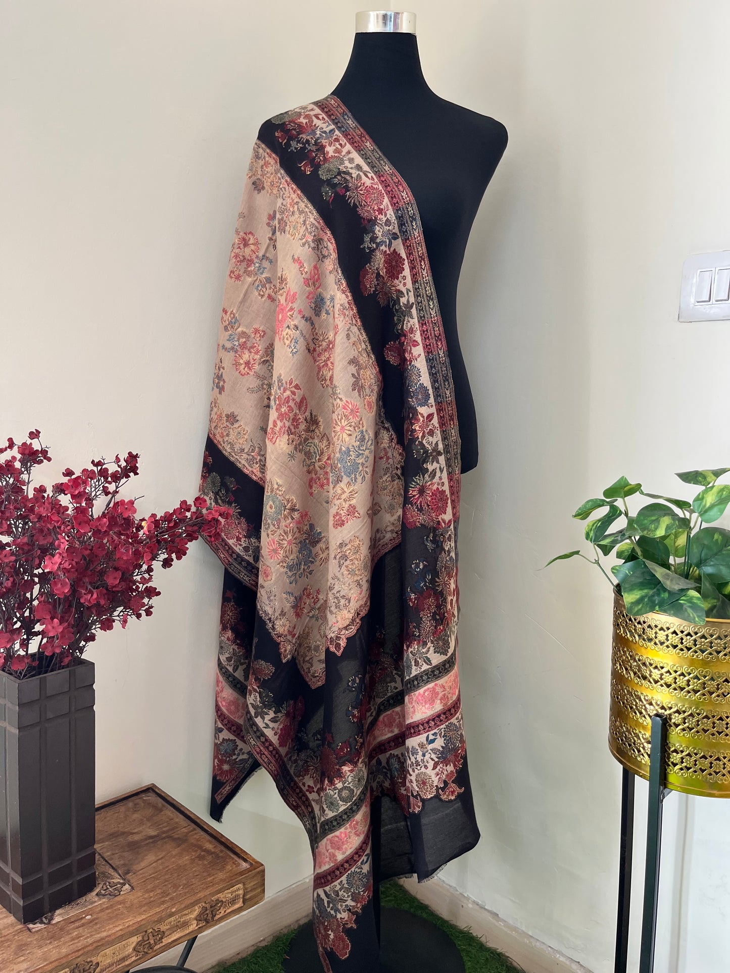 Black & Beige Kani Fine Semi Pashmina stole