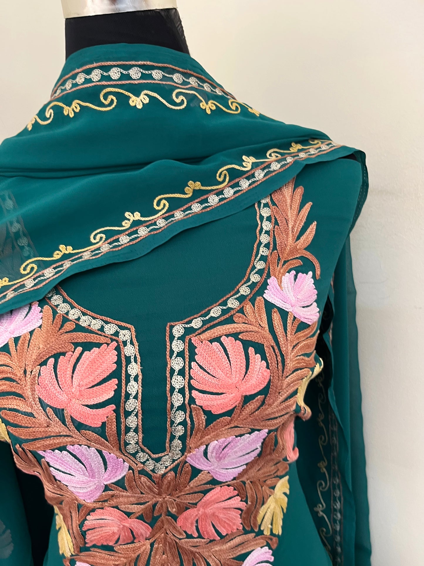 Green Georgette 3 Pc Aari Embroidered Suit Set