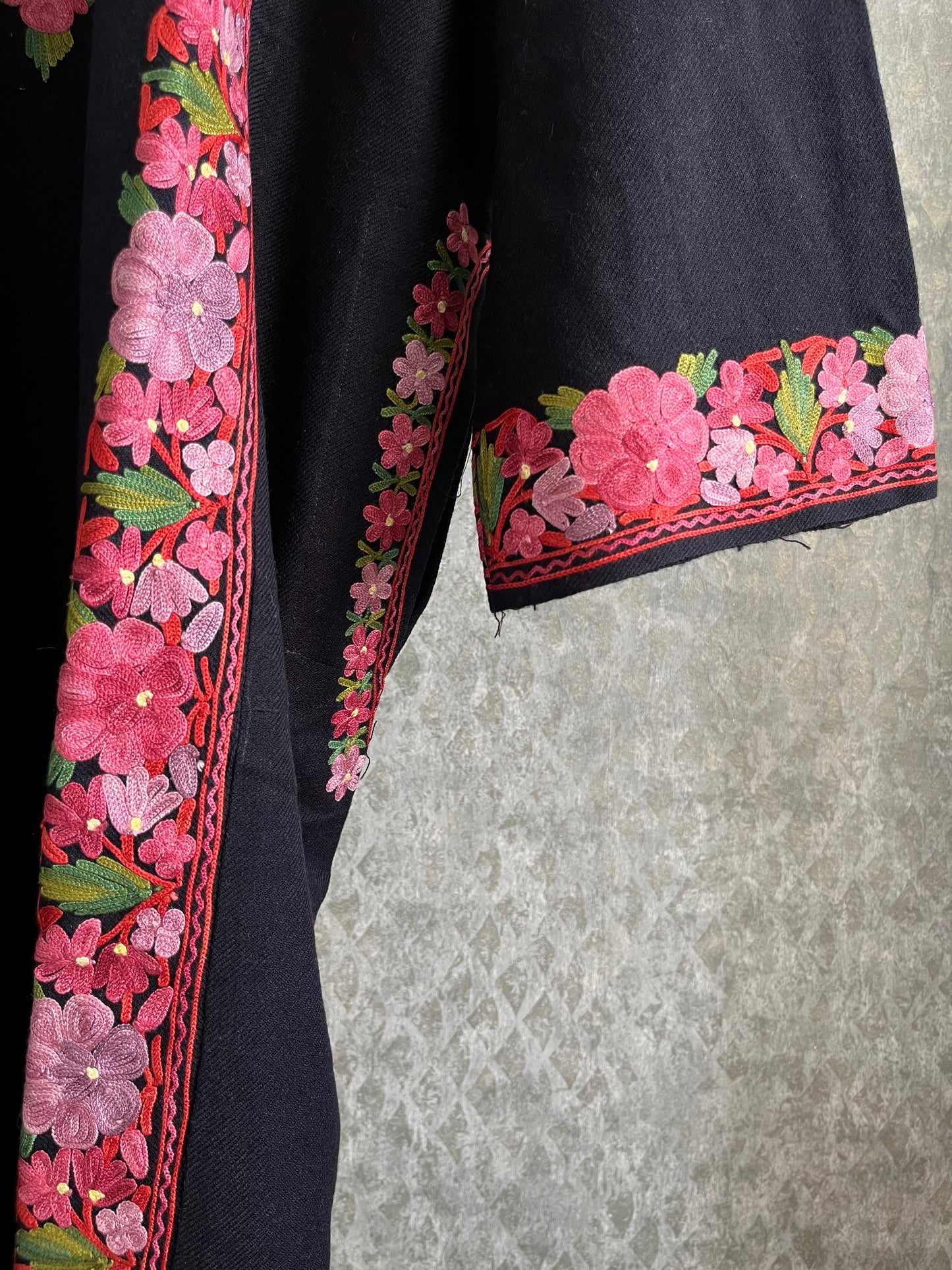 Black Aari Embroidered Wool Pheran