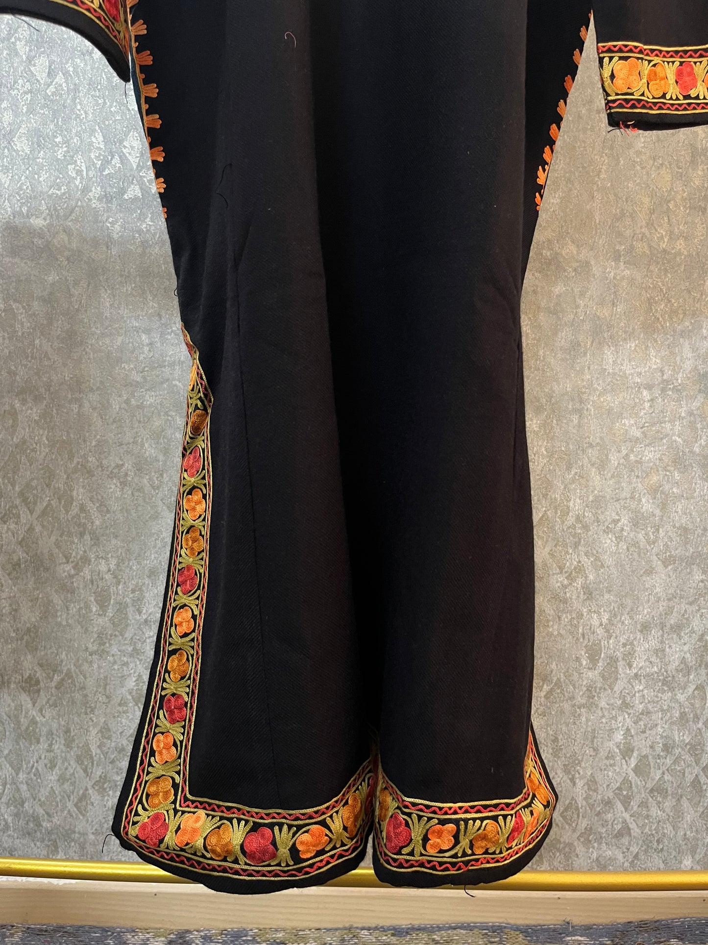 Black Aari Embroidered Wool Pheran