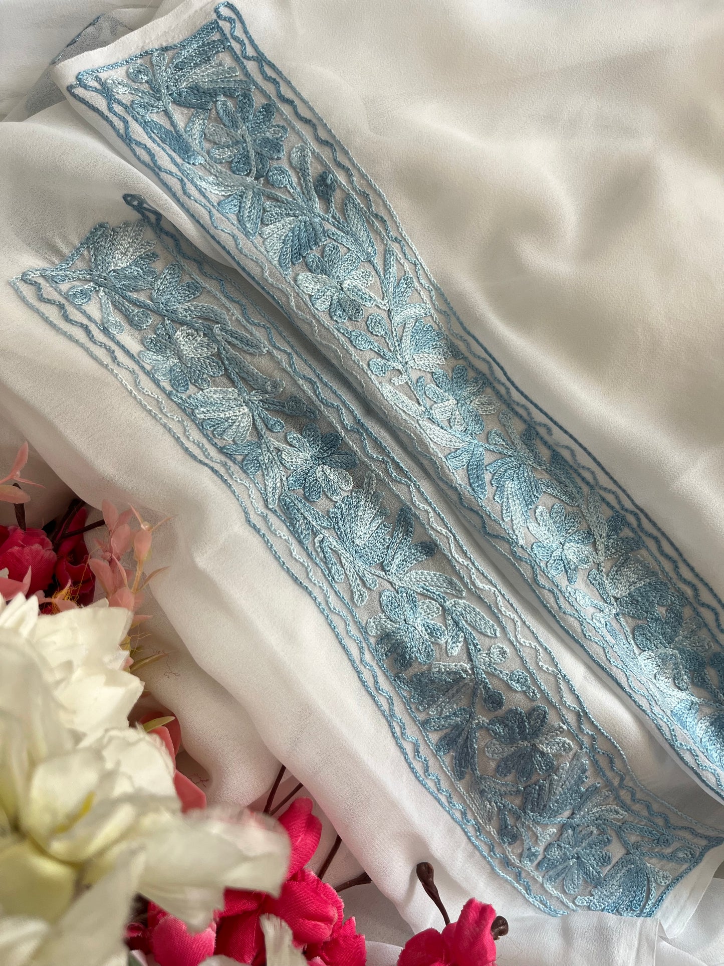 Off white  Georgette 3pc Kashmiri Suit