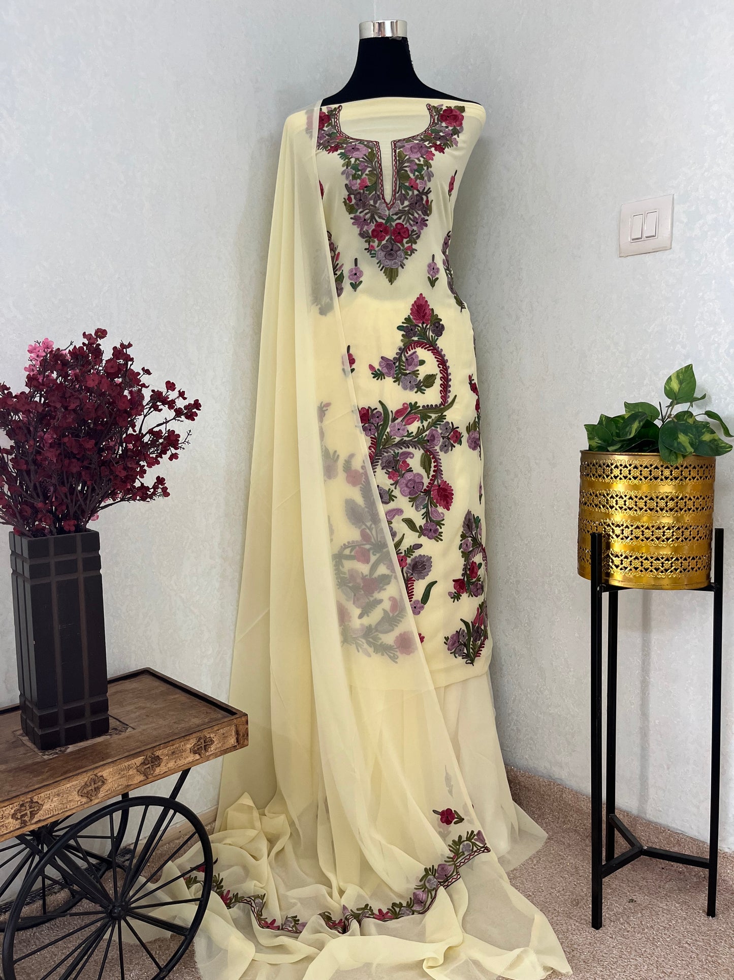 Cream Georgette 3 Pc Kashmiri Suit