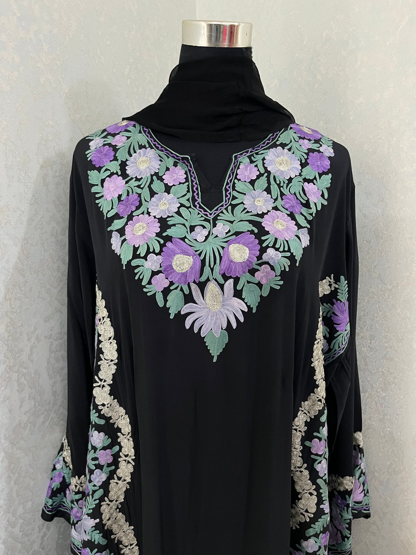 Black Stitched Crape Suit Set with dupatta (44)
