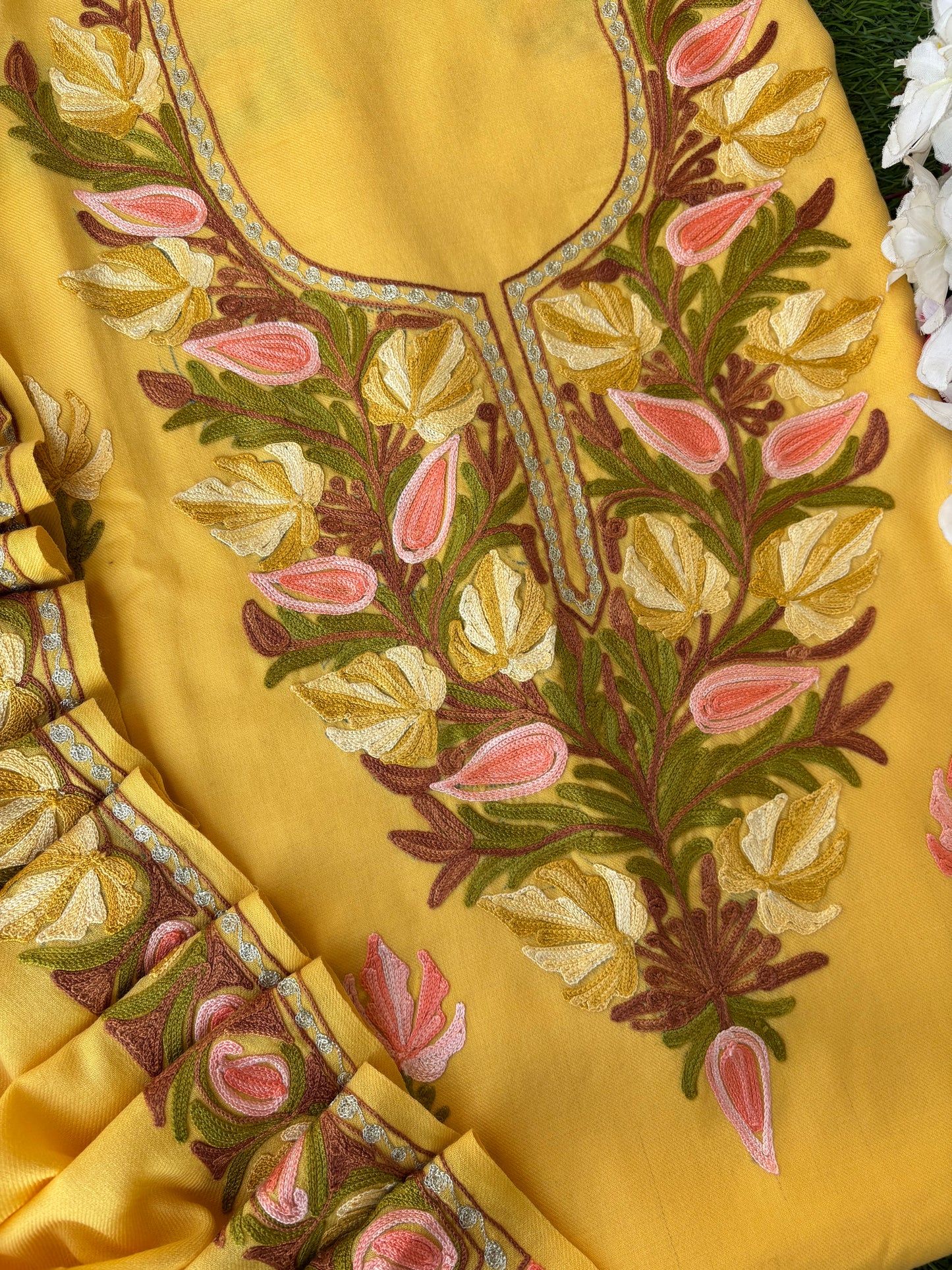 Soft Yellow Pure Wool Aari Embroidered 3pc Suit Stole