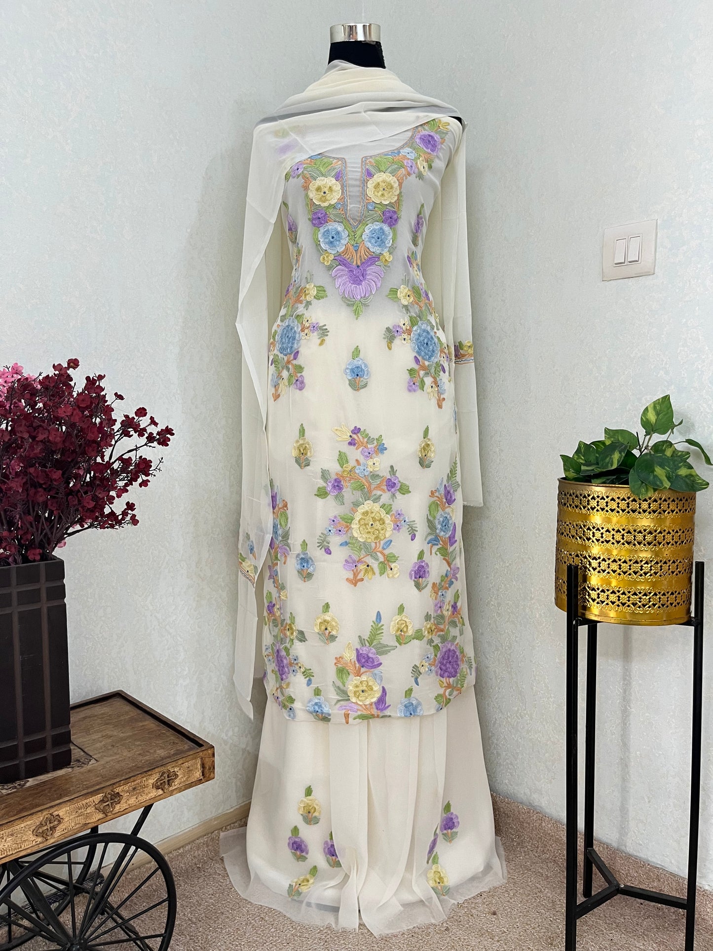 Off White Georgette 3 Pc Kashmiri Suit