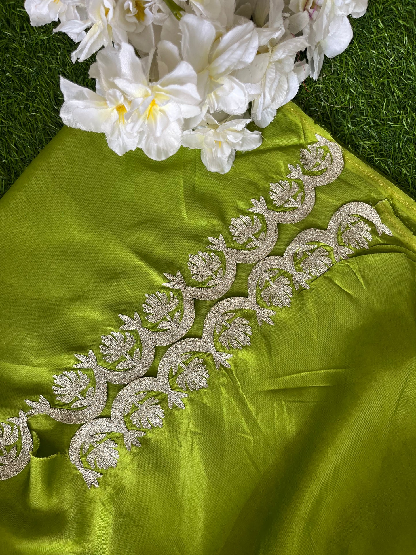 Sanam’ Lawn Green Silk Tilla Embroidered Suit material