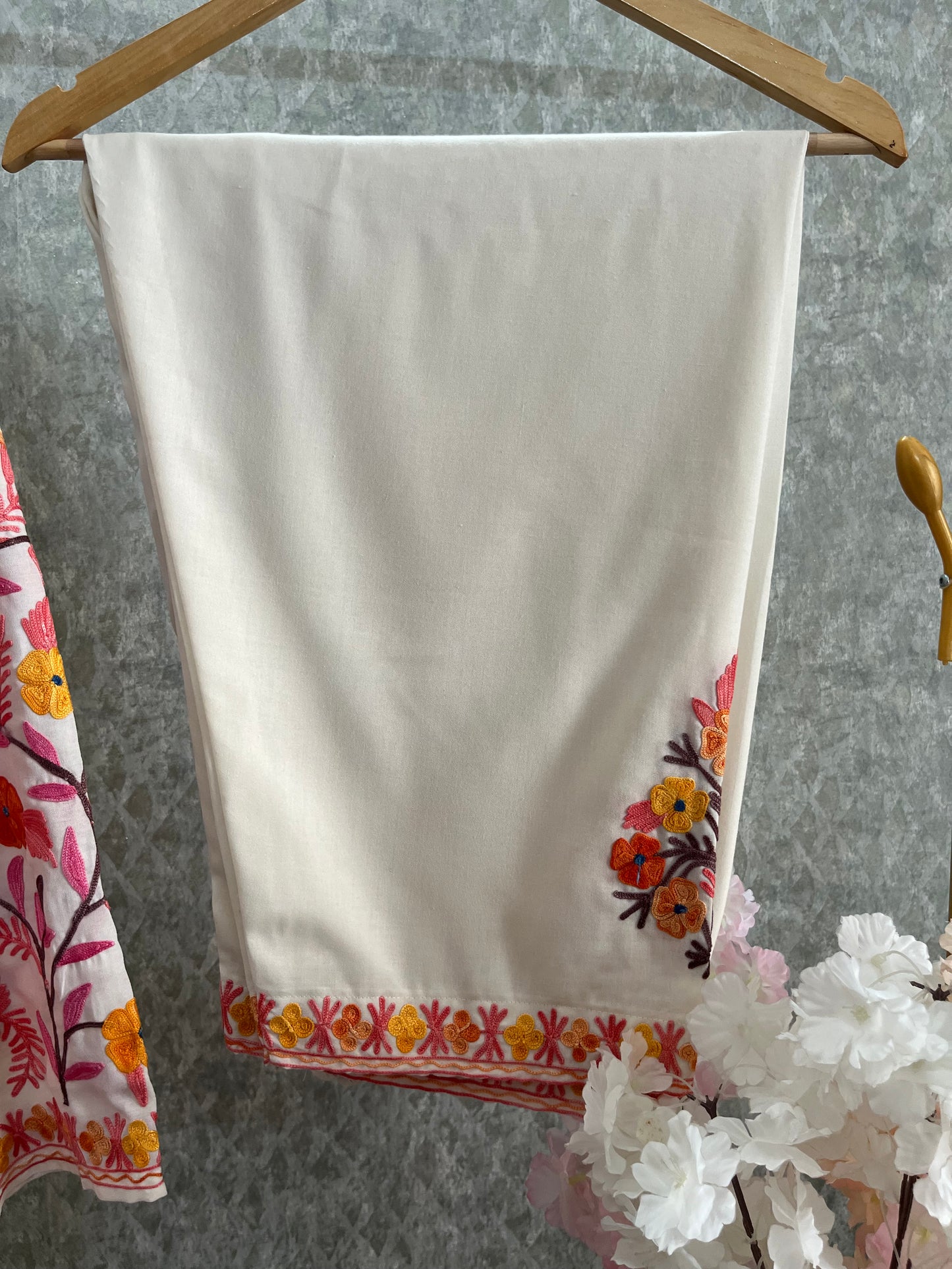 Off White Cotton Arm Jaal Pheran Set