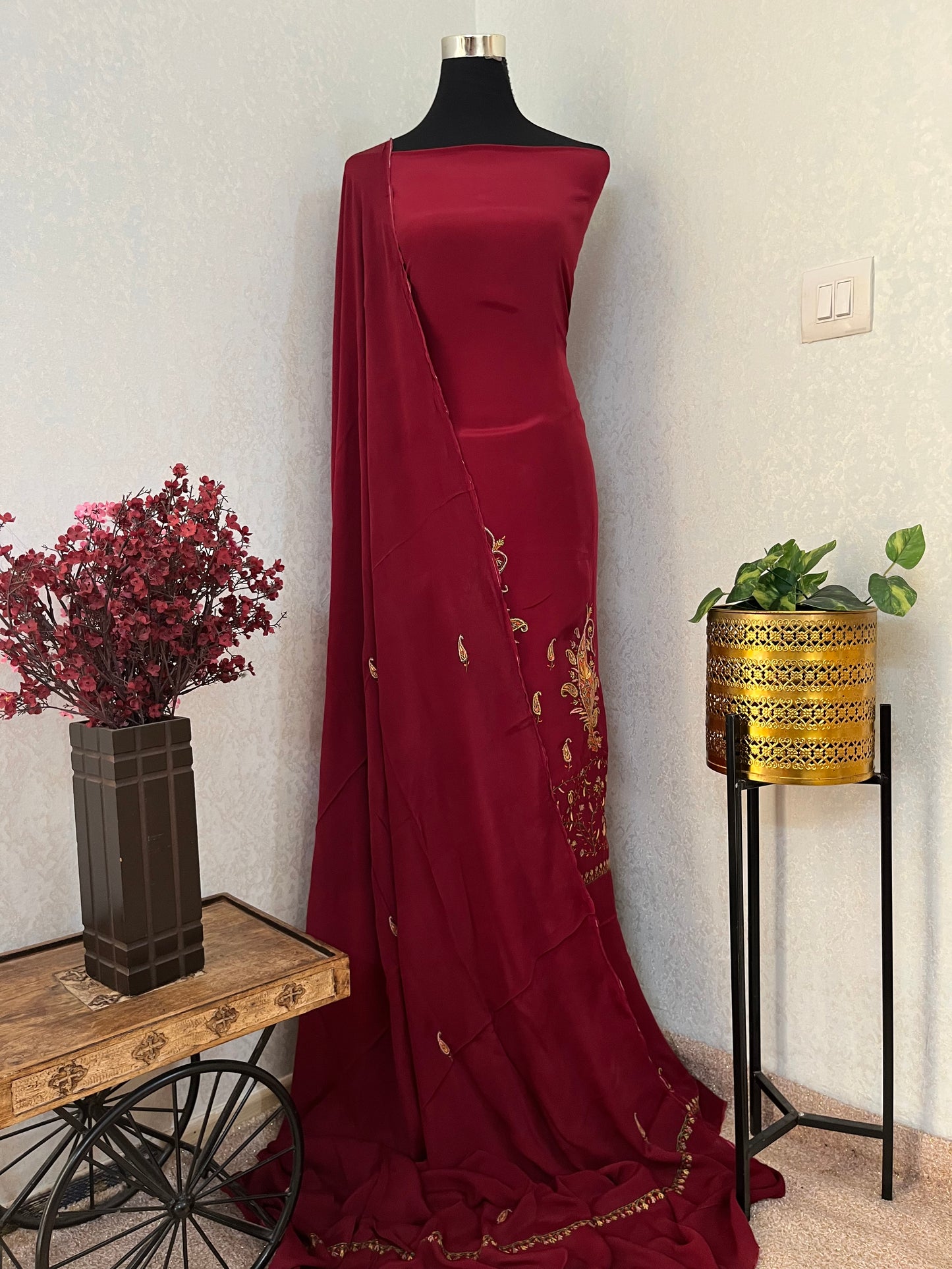 Maroon Kalaa’ Crape Sozni Kashmiri Suit