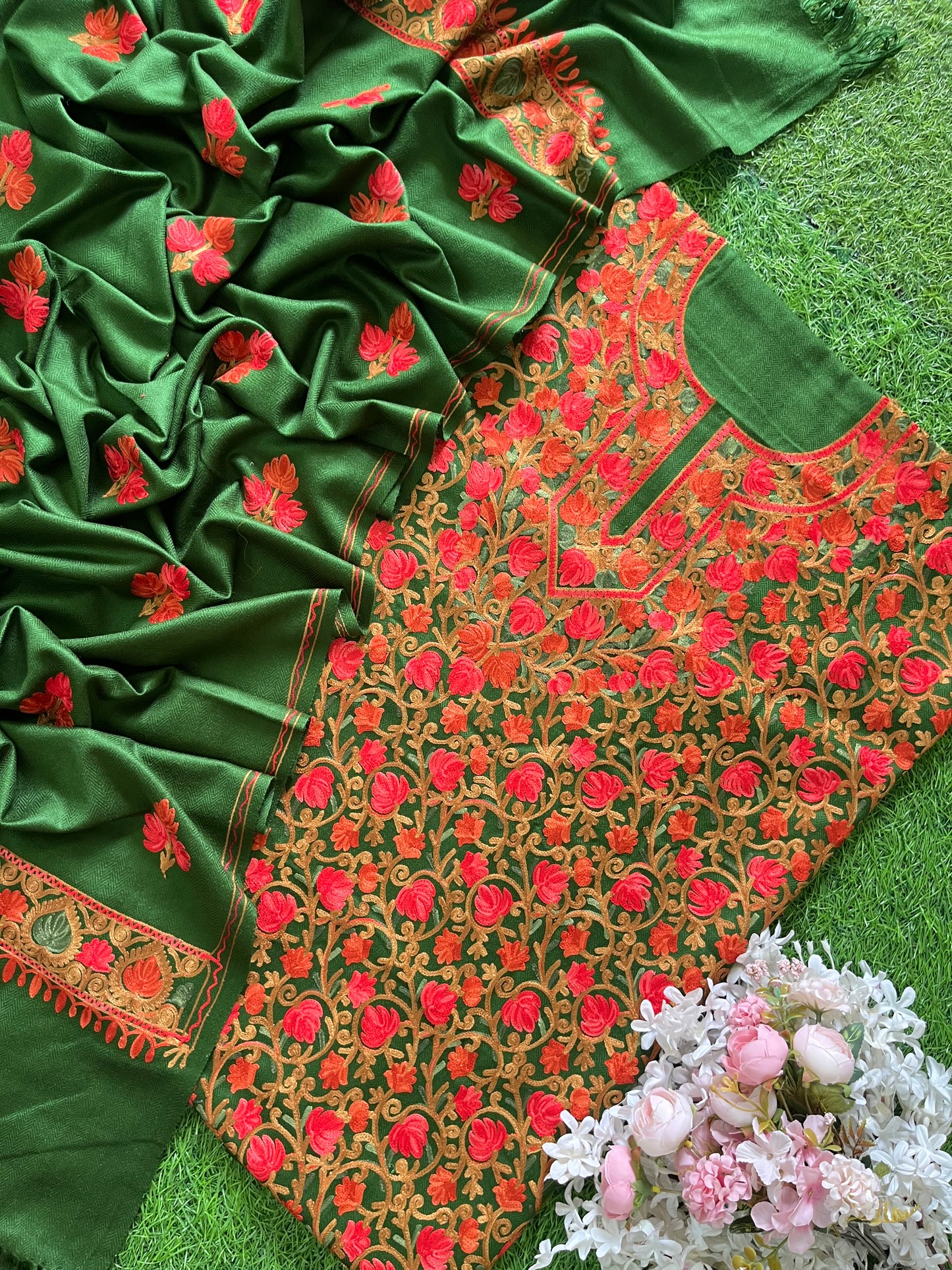 Henna Green Chinar Woollen Aari Embroidered 3pc Suit Stole