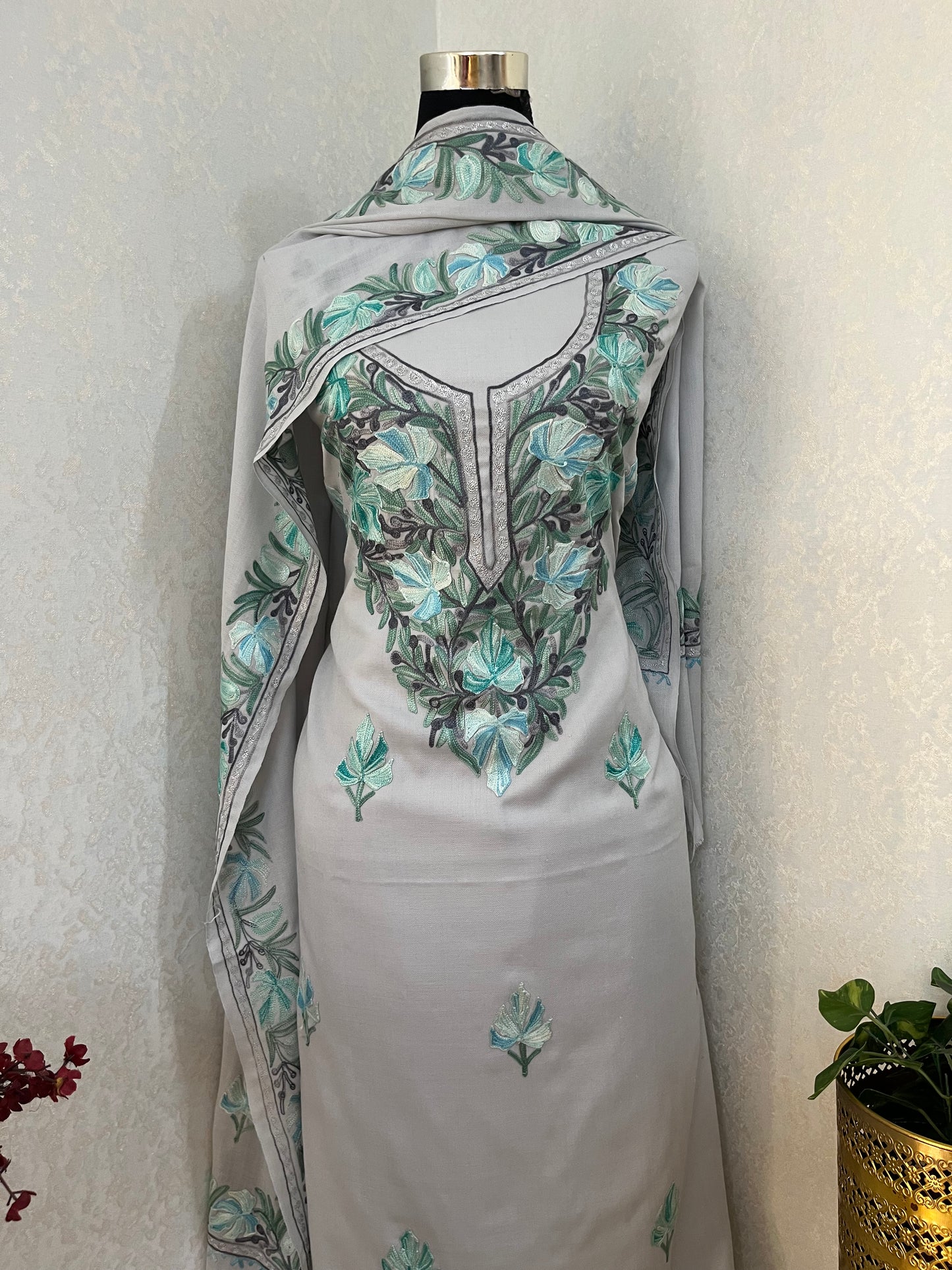 Ice Grey Pure Wool Aari Embroidered 3pc Suit Stole