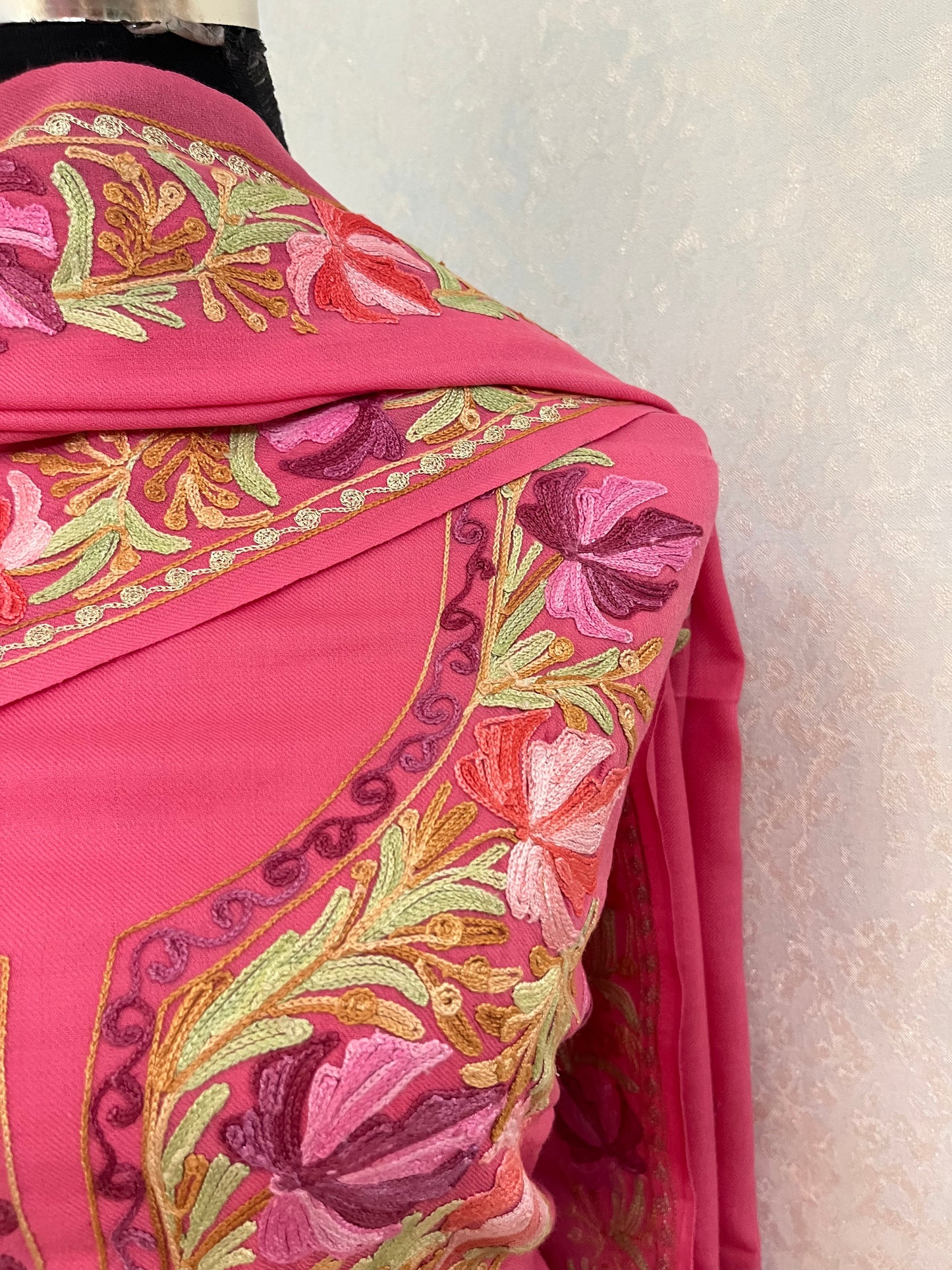 Pink Pure Wool Aari Embroidered 3pc Suit Stole