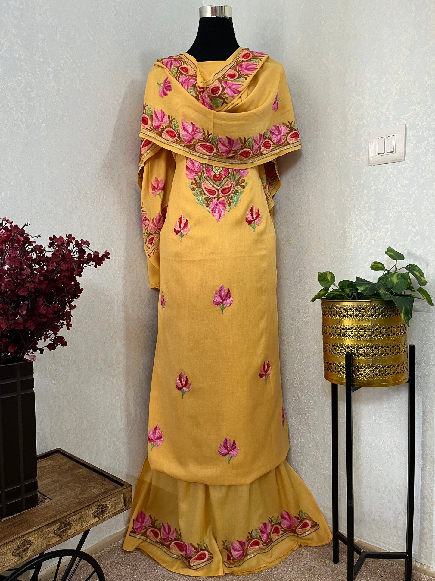 Soft Yellow Pure Wool Aari Embroidered 3pc Suit Stole