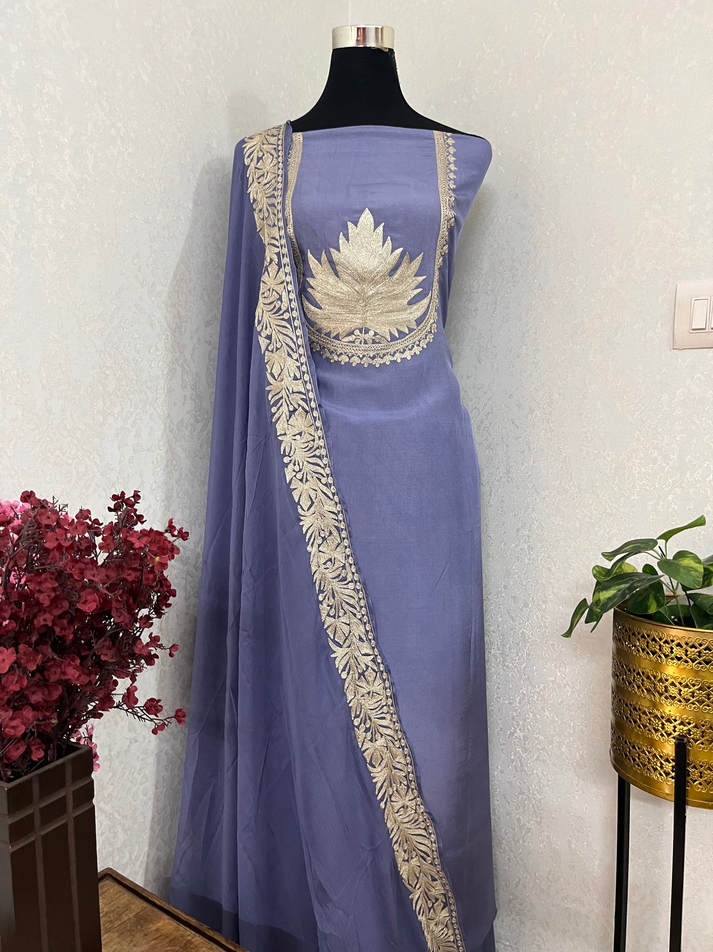 Lilac Sanam’ Tilla Kashmiri Silk Suit