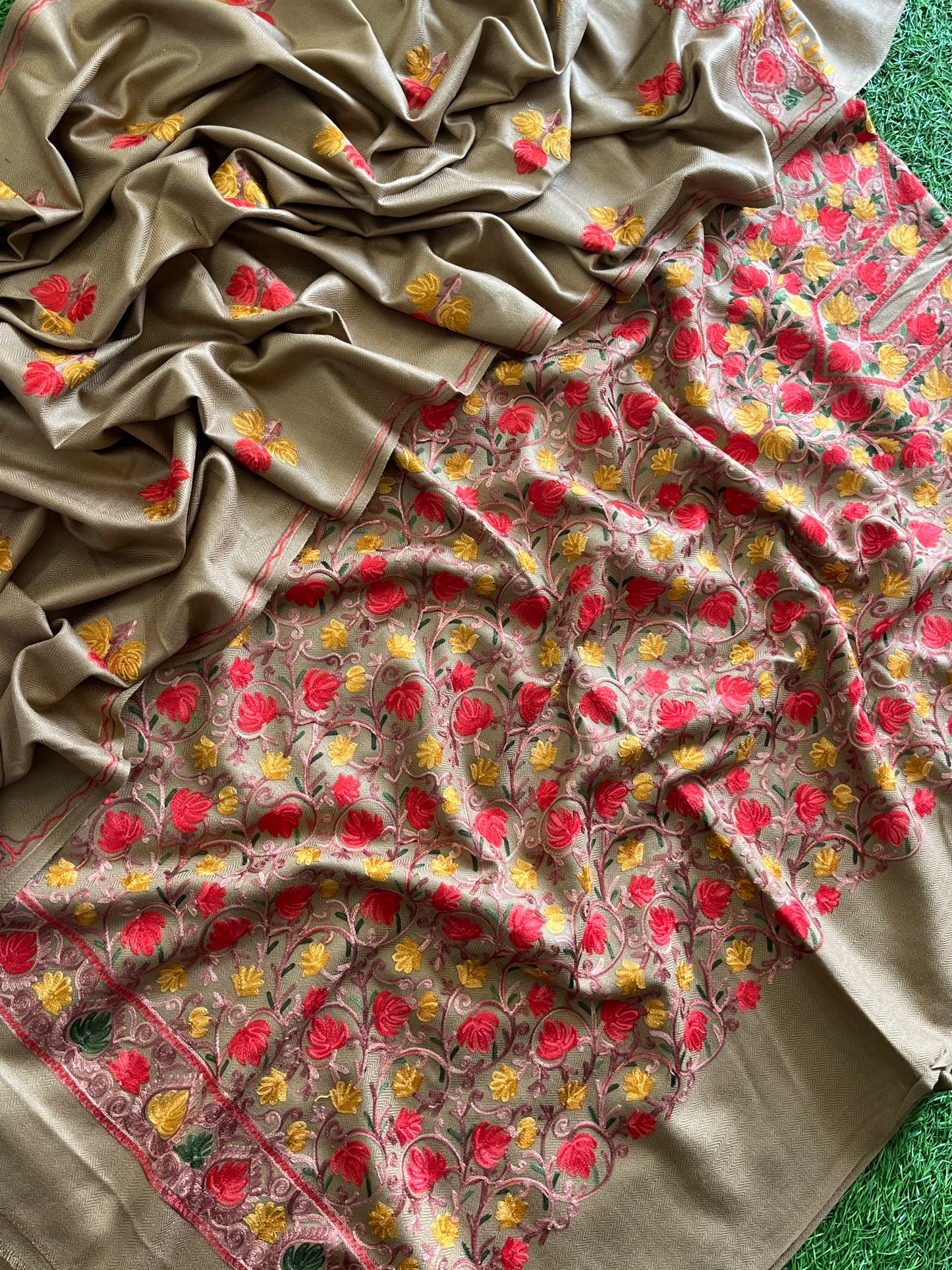 Beige Chinar Woollen Aari Embroidered 3pc Suit Stole