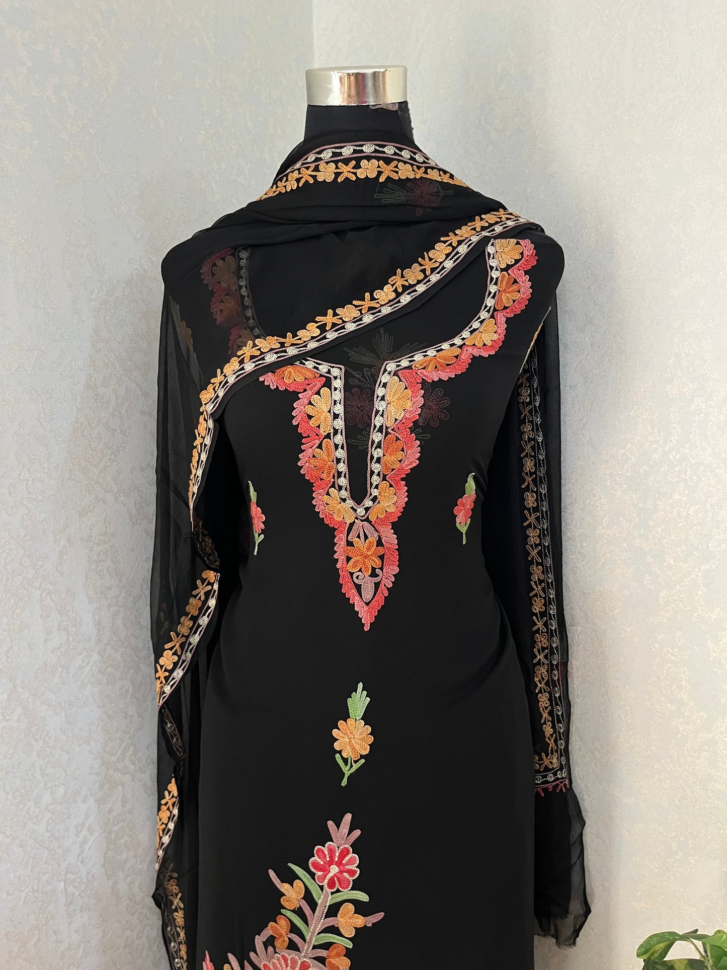 Black Pure Georgette Aari Embroidered Suito